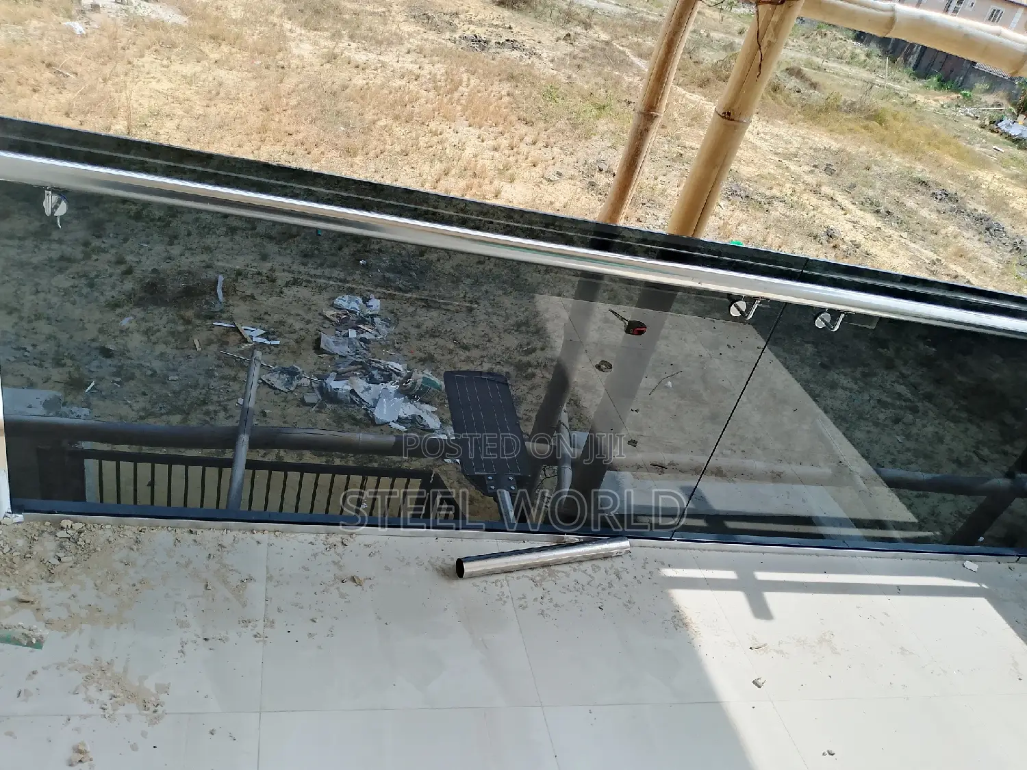 Long Frameless Glass Design