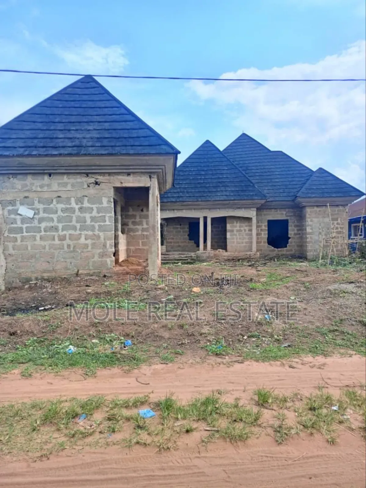 Luxery 3 Bedrooms on Pop Quater Plot Baruwa in Suit
