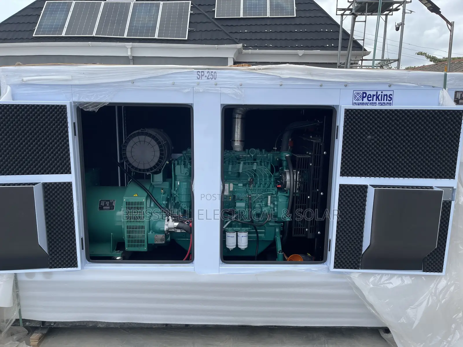 Strong England Perkins Soundproof Diesel Generator 250kva
