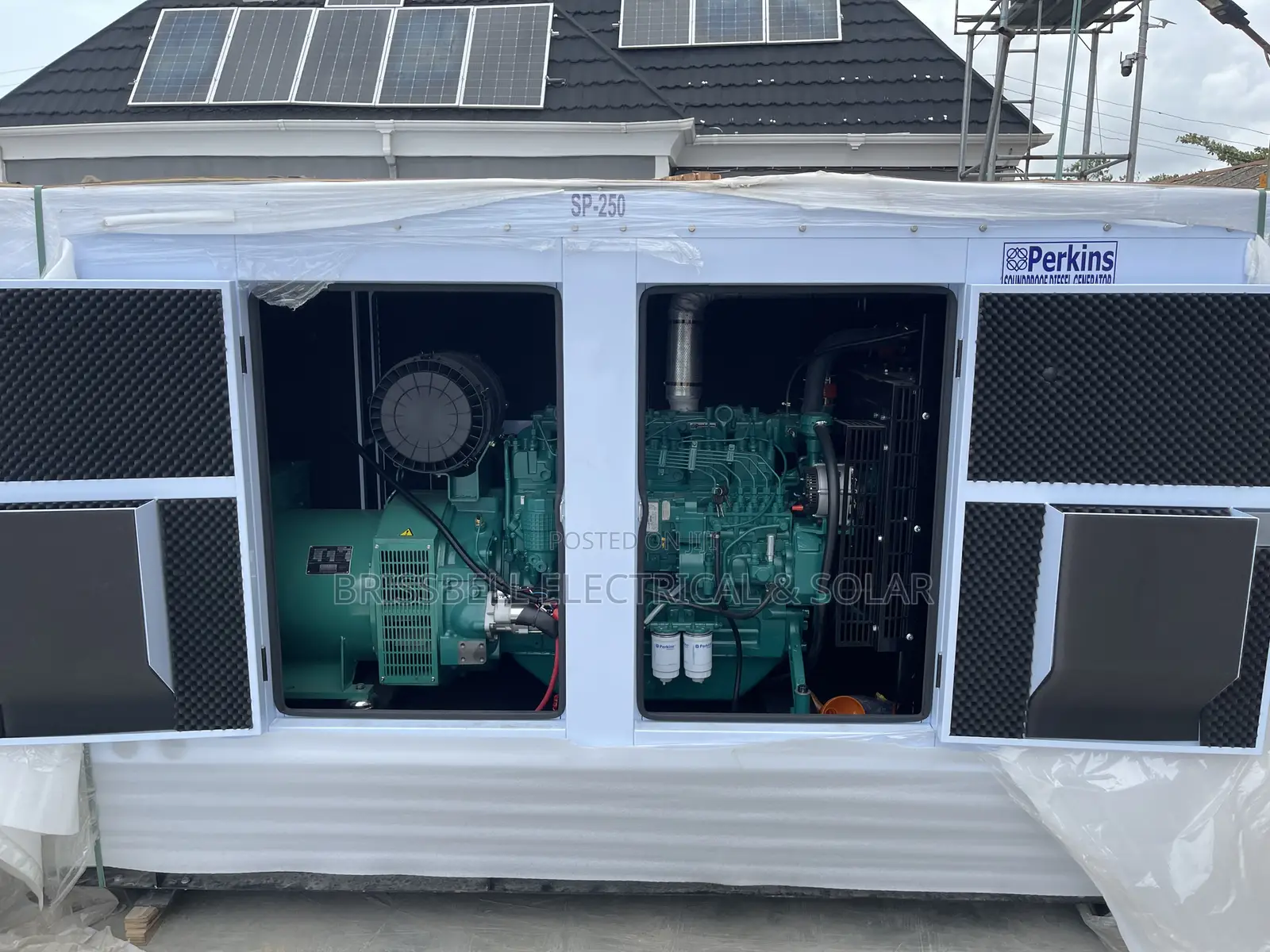 Strong England Perkins Soundproof Diesel Generator 250kva