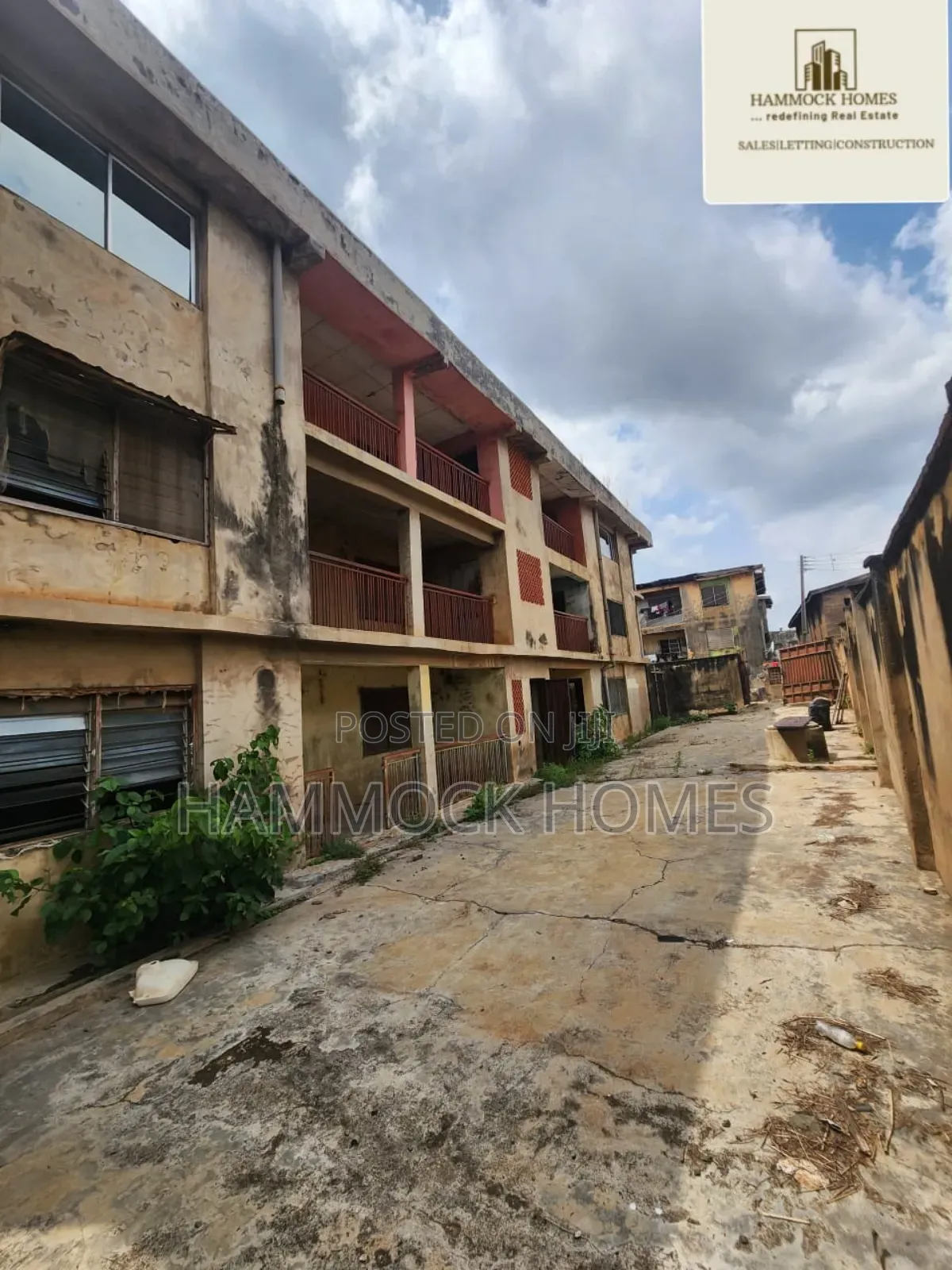 20bdrm Block of Flats in Iwo Road for sale