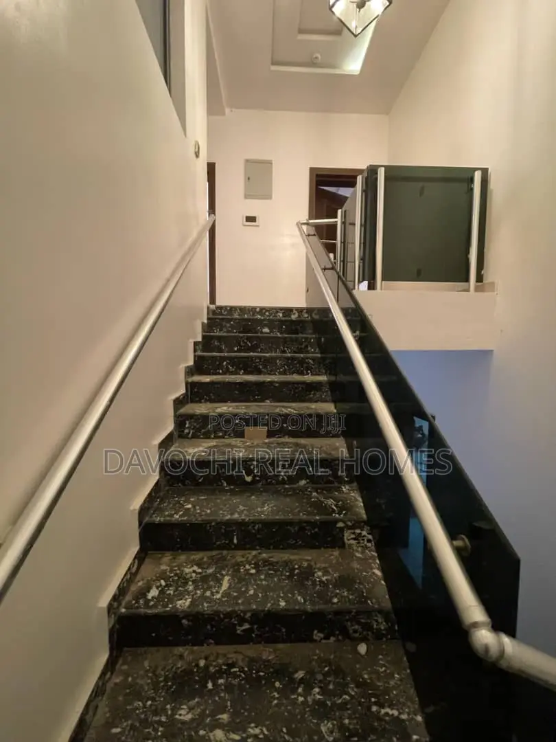 4bdrm Duplex in Lekki Phase1 for rent
