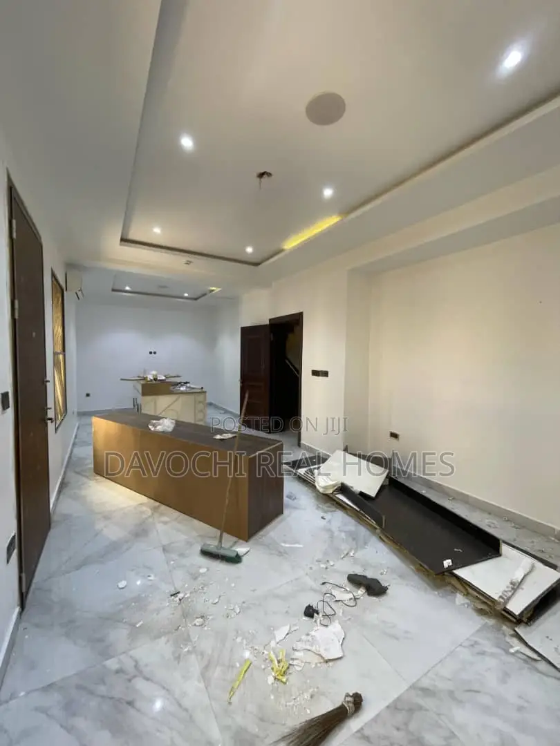 4bdrm Duplex in Lekki Phase1 for rent