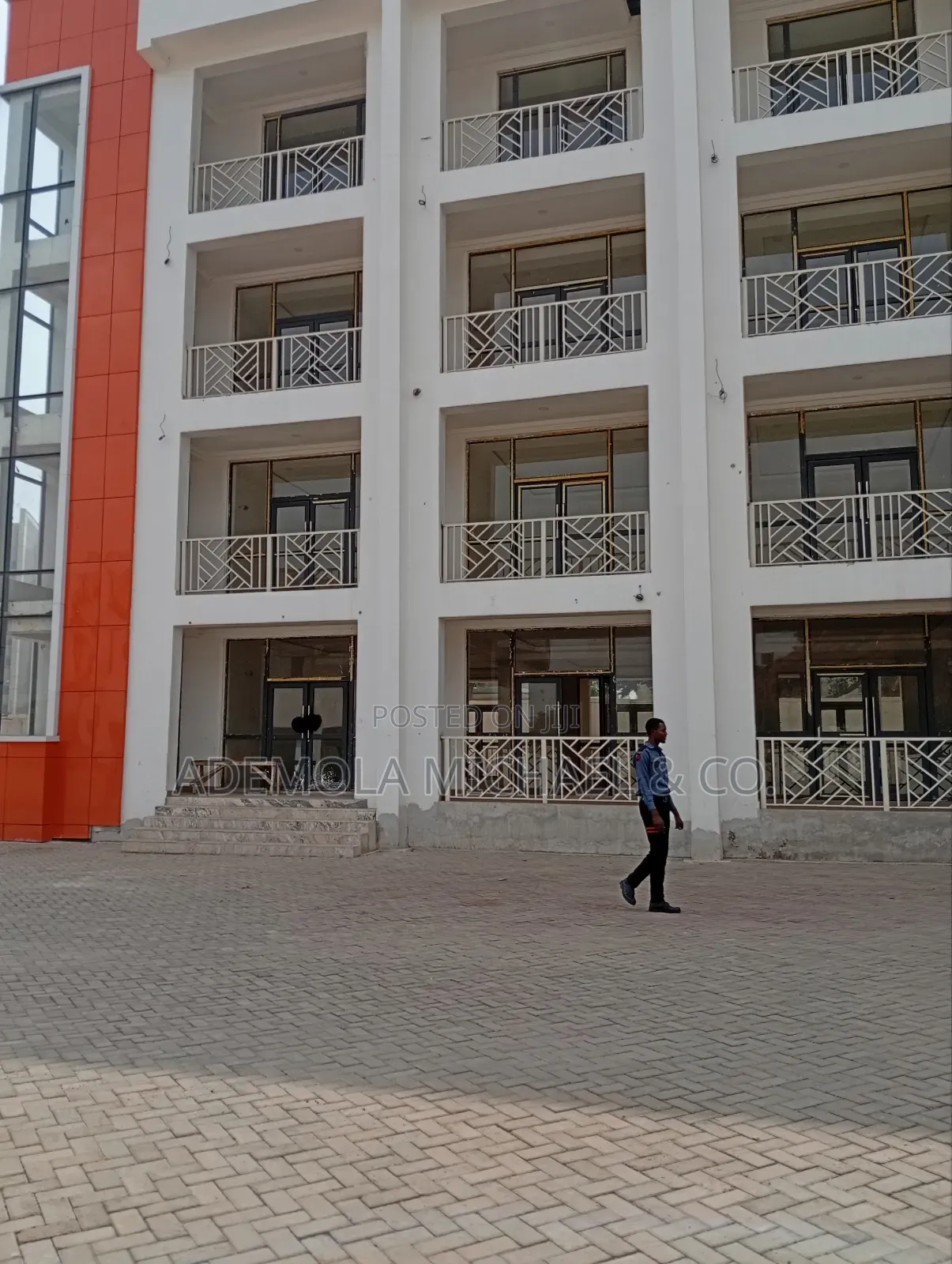 Commercial Building for Lease