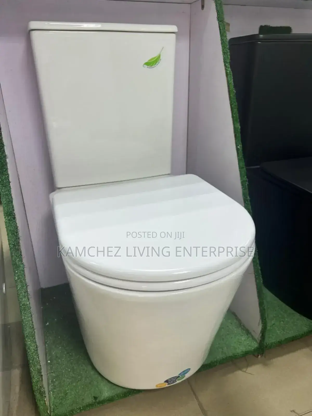 Elegant White Modern Toilet - Clean Efficient