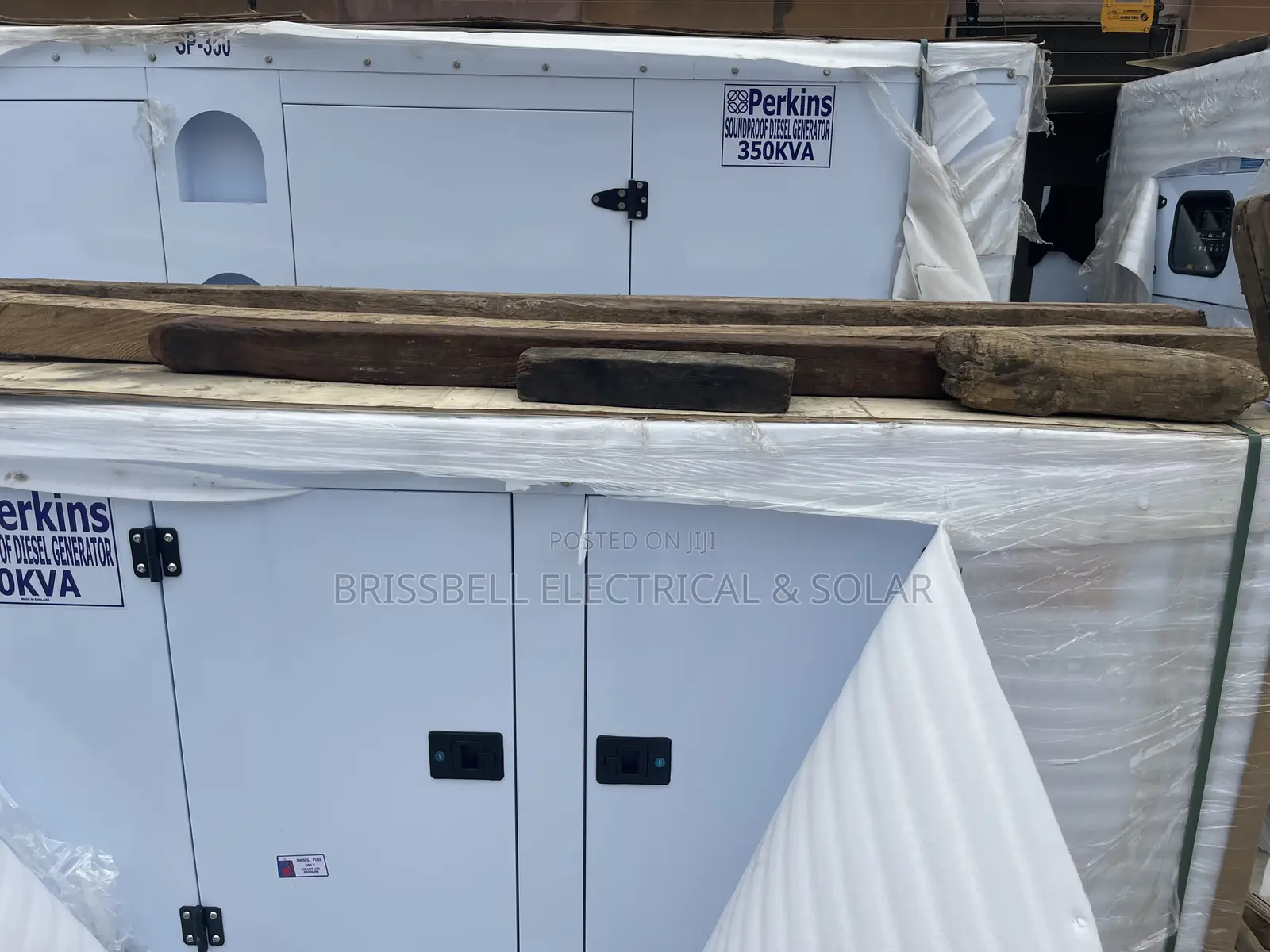 Brilliant England Perkins Soundproof Diesel Generator 350kva