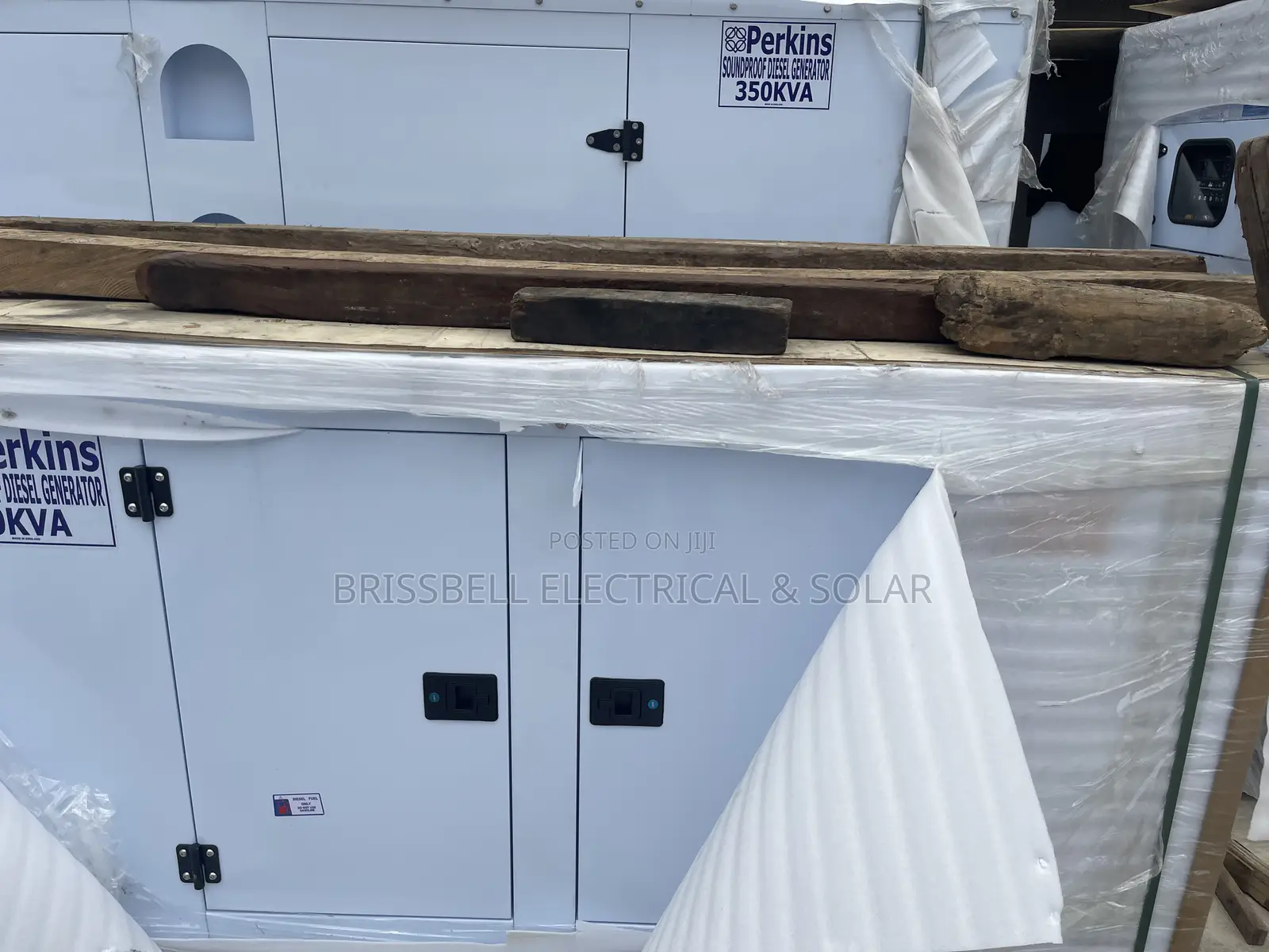 Brilliant England Perkins Soundproof Diesel Generator 350kva