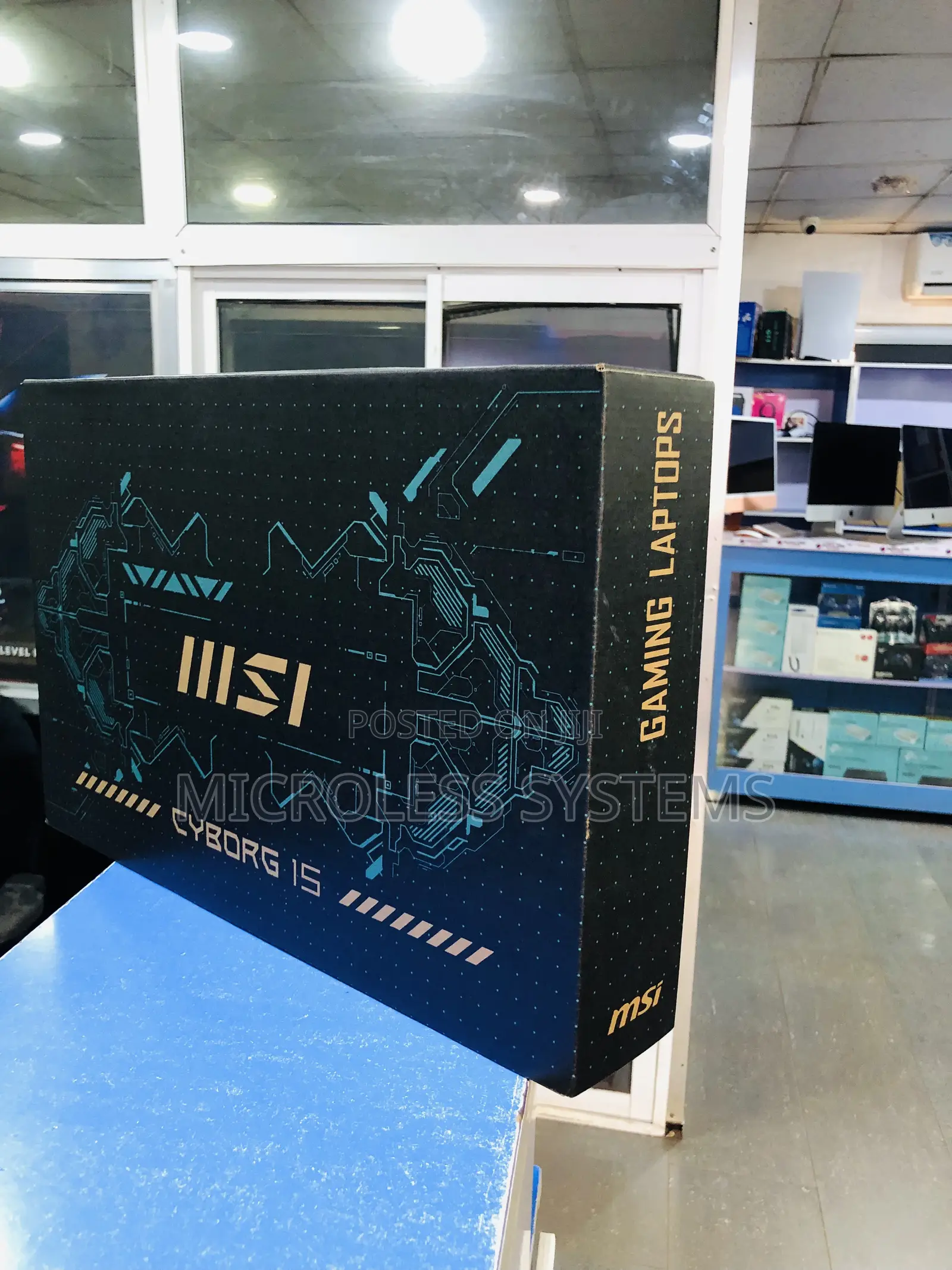 New Laptop MSI Cyborg 15 16GB Intel Core i7 SSD 512GB