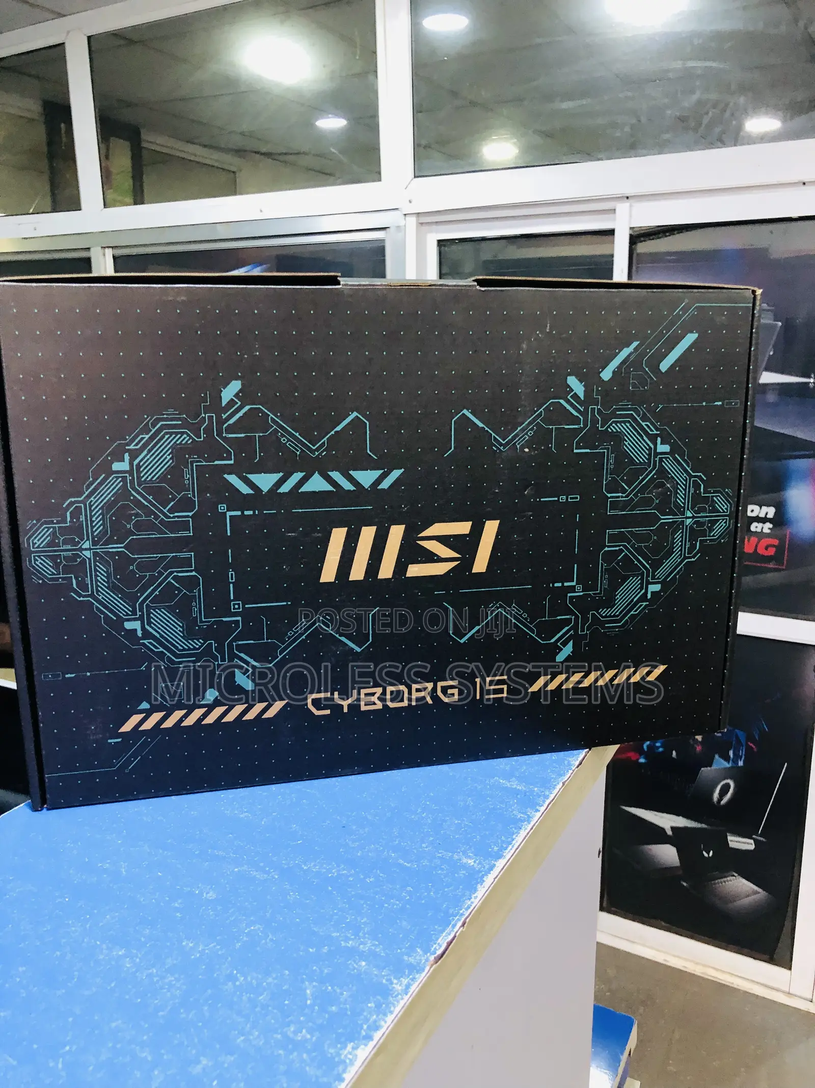 New Laptop MSI Cyborg 15 16GB Intel Core i7 SSD 512GB
