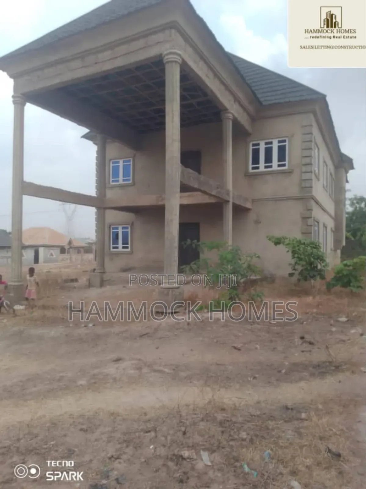 5bdrm Duplex in Ojoo for sale