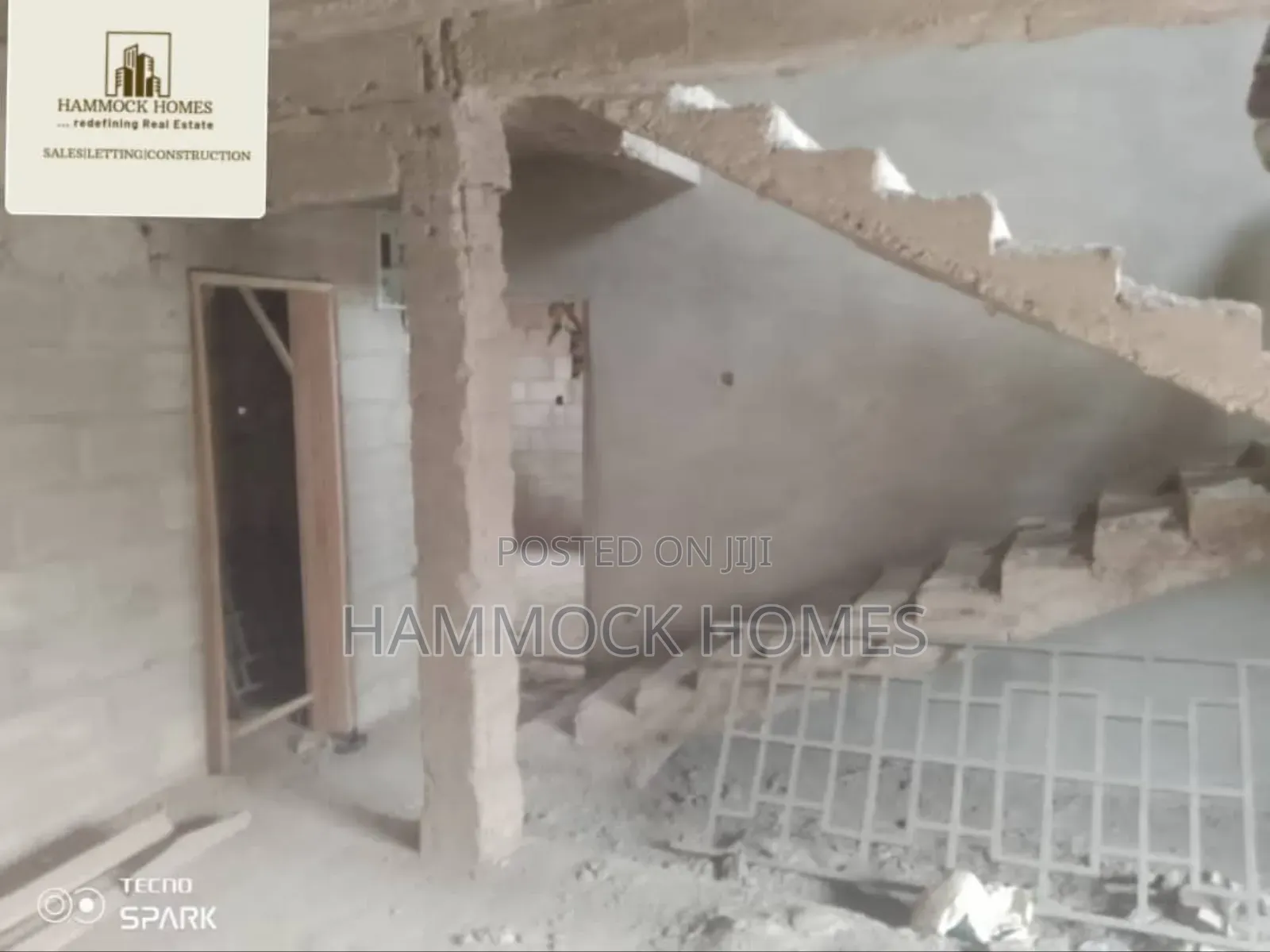 5bdrm Duplex in Ojoo for sale