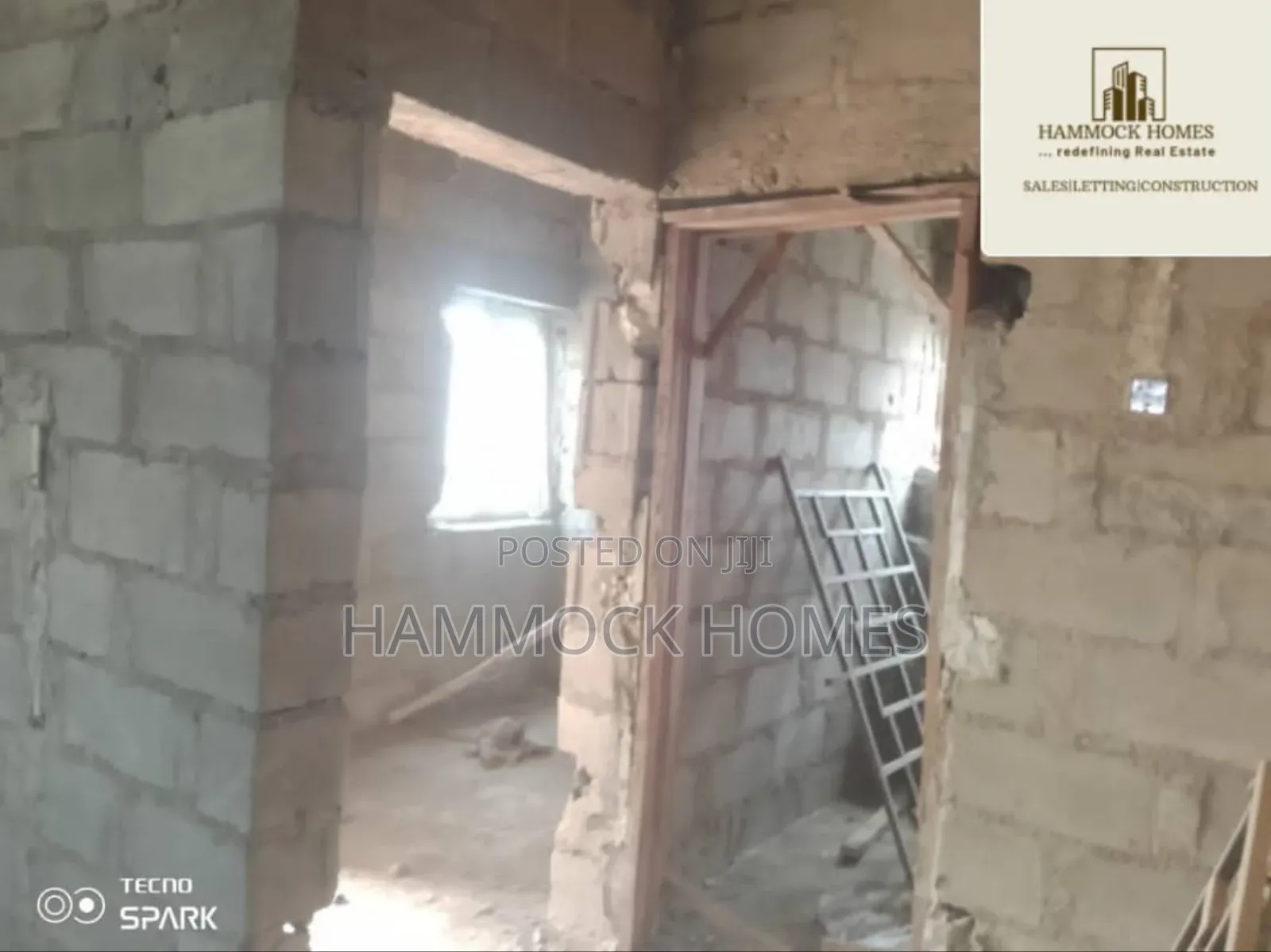 5bdrm Duplex in Ojoo for sale