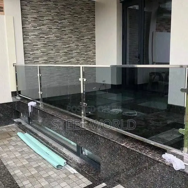 10m Glass With Square Pipe
