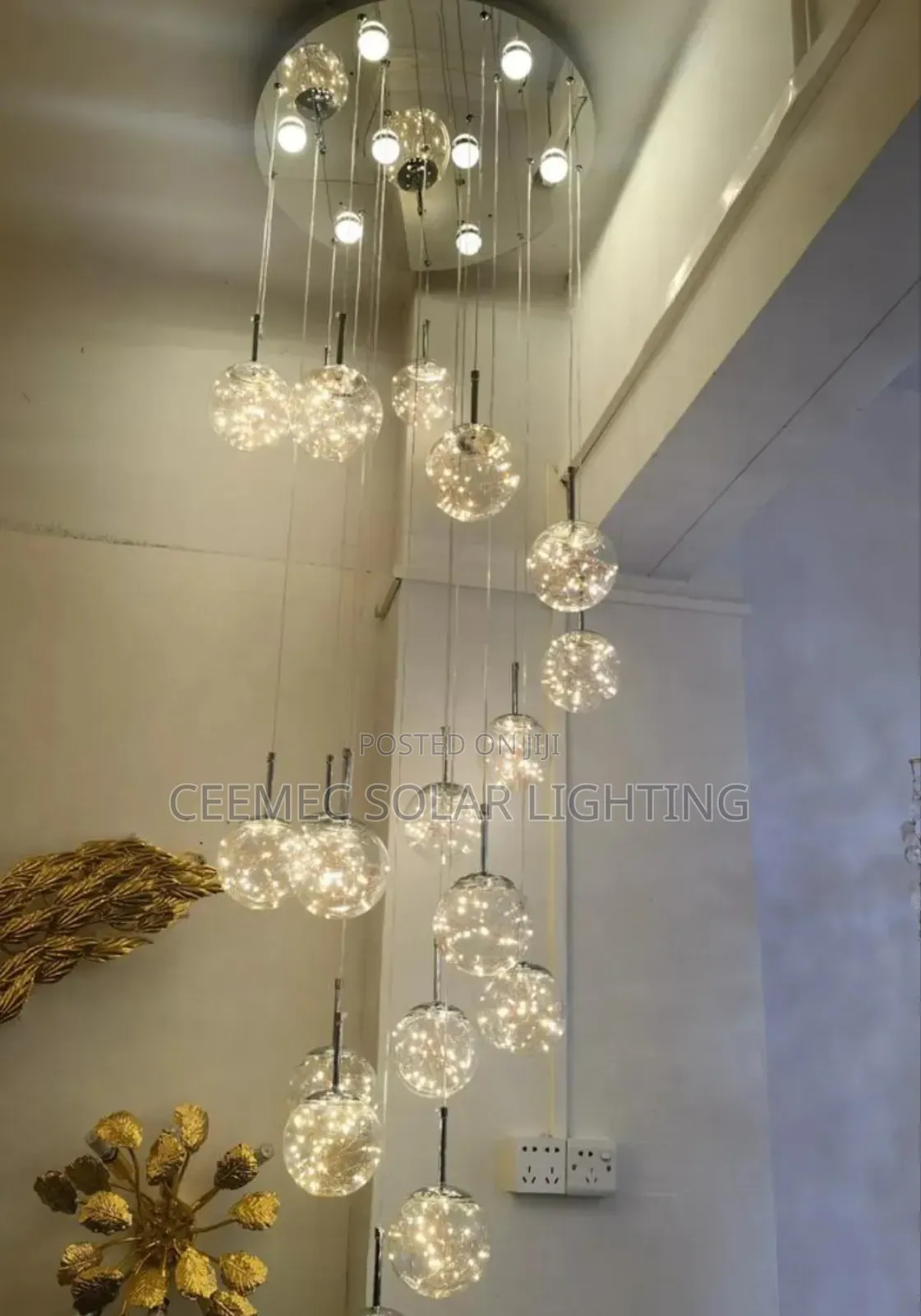 Luxury Crystal Chandelier By
20 Led Light 
Size 600mm