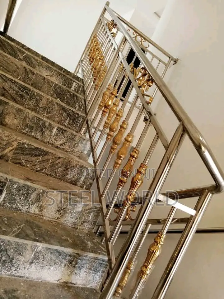 Splashing Gold Design