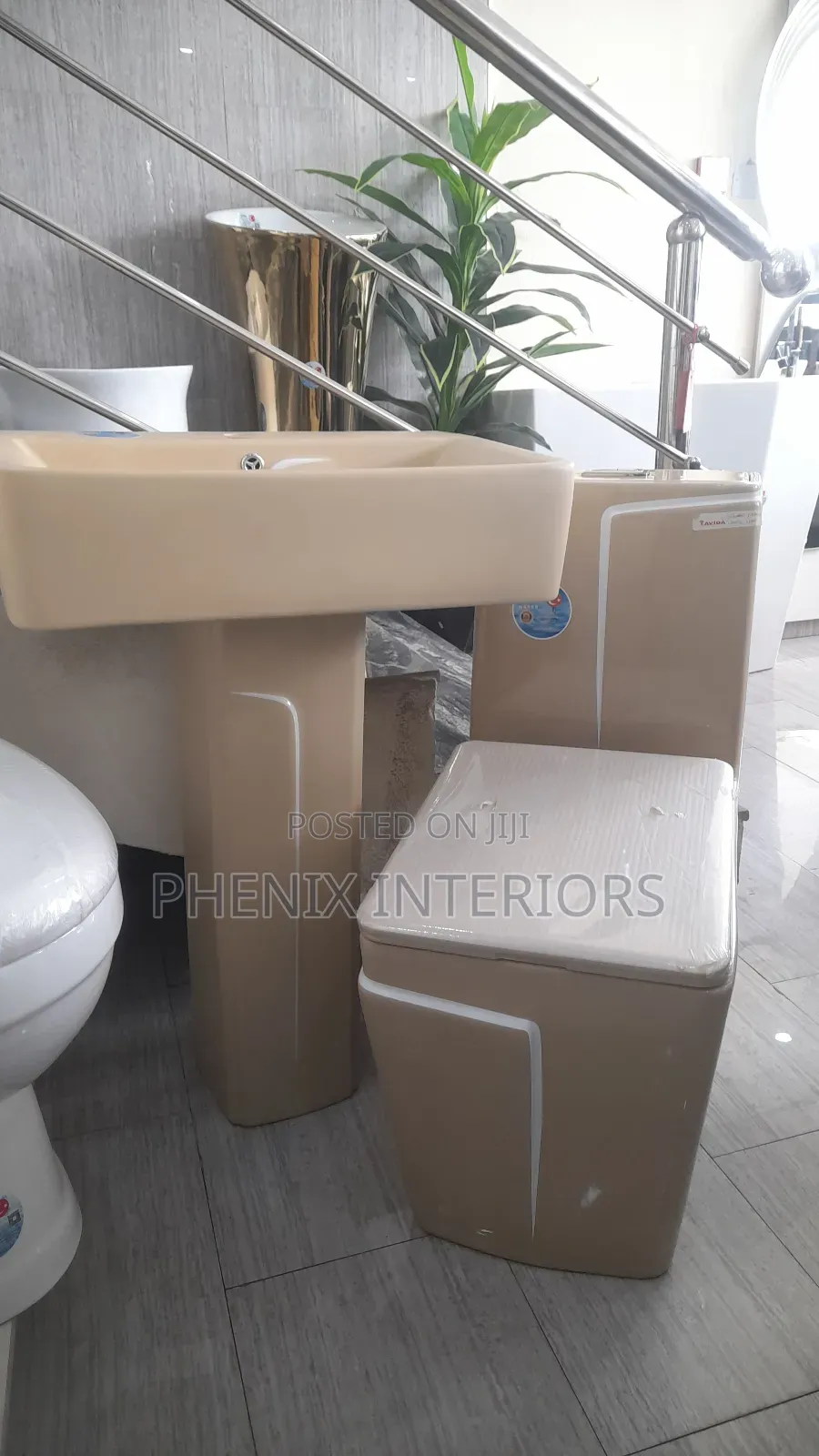 Complete Set Luxury Water Closet With Gold Line Design