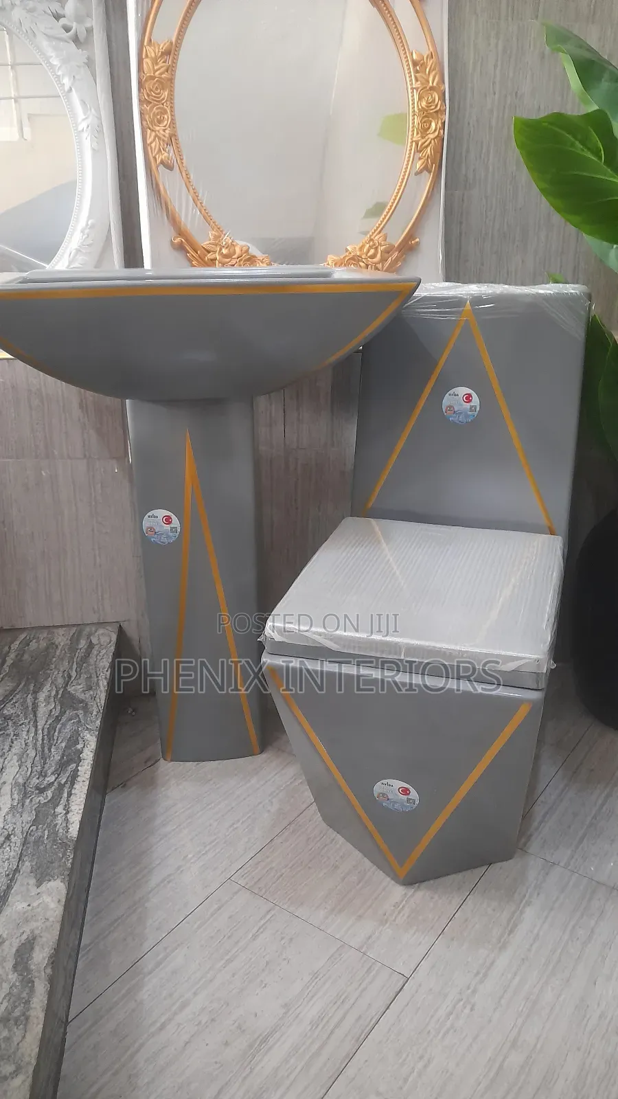 Complete Set Luxury Water Closet With Gold Line Design