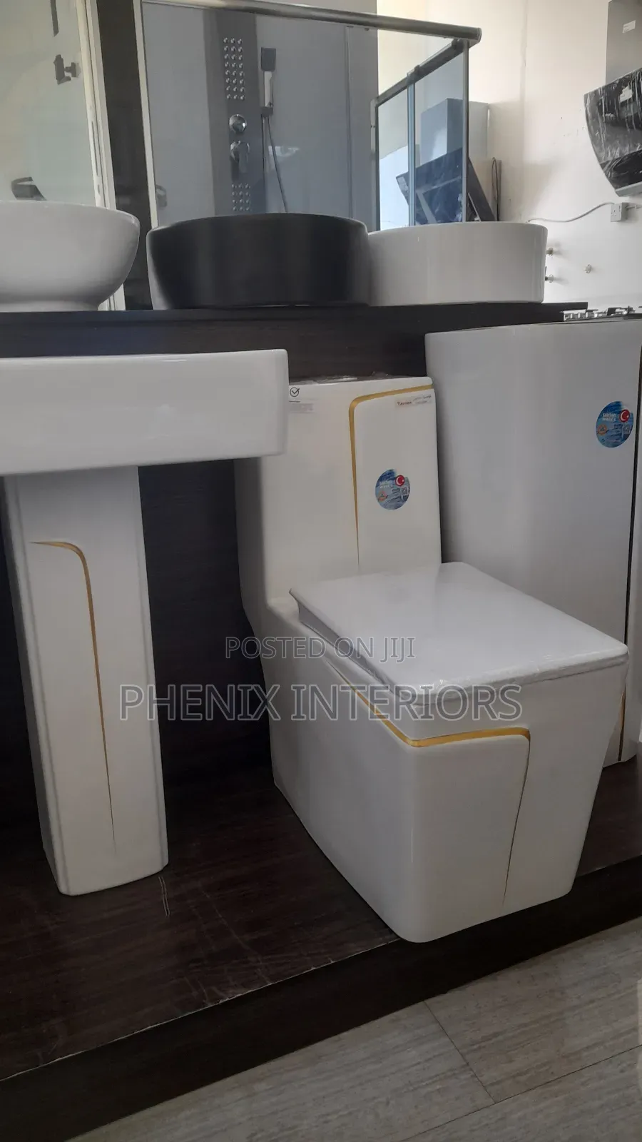 Complete Set Luxury Water Closet With Gold Line Design