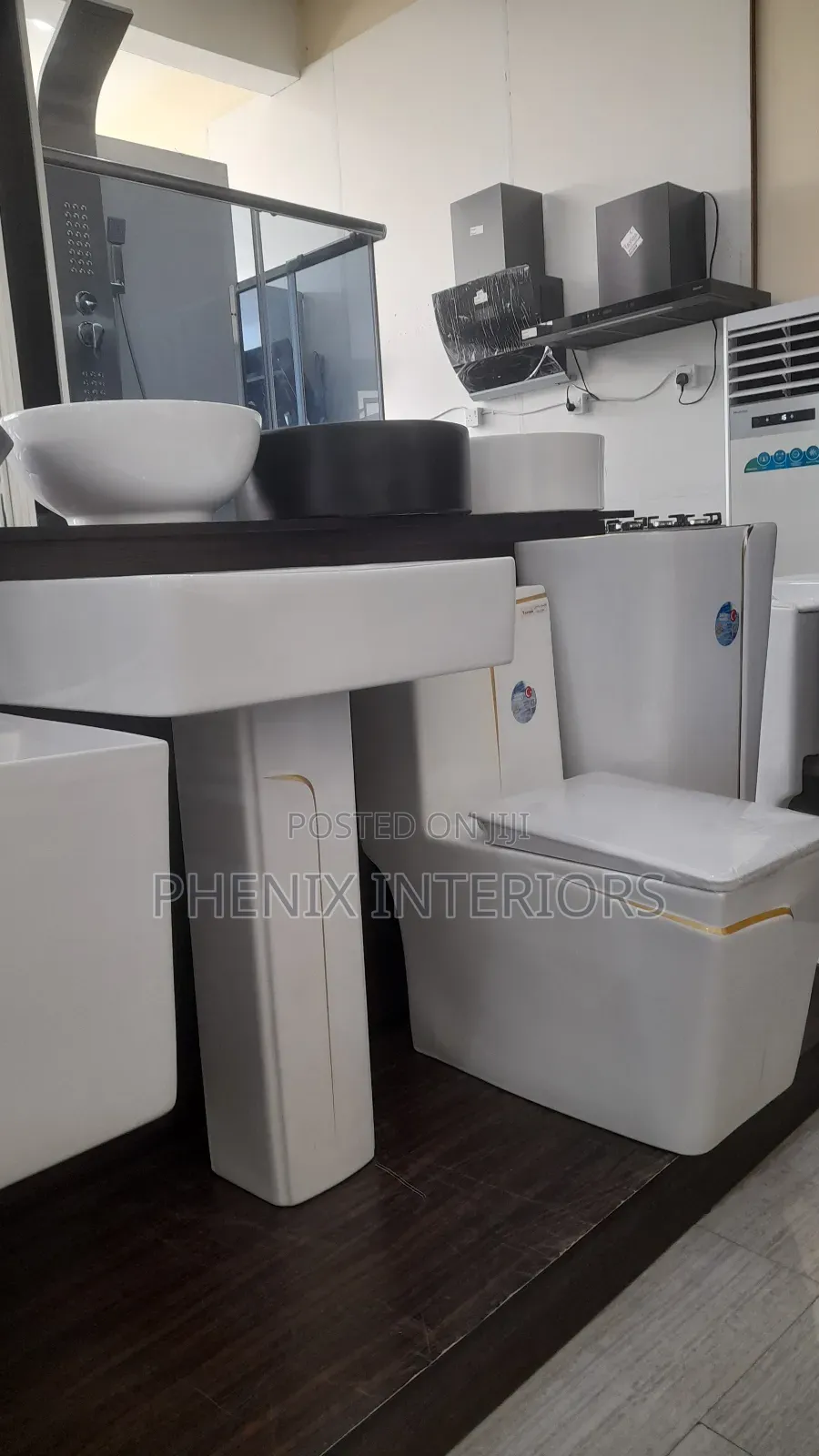 Complete Set Luxury Water Closet With Gold Line Design