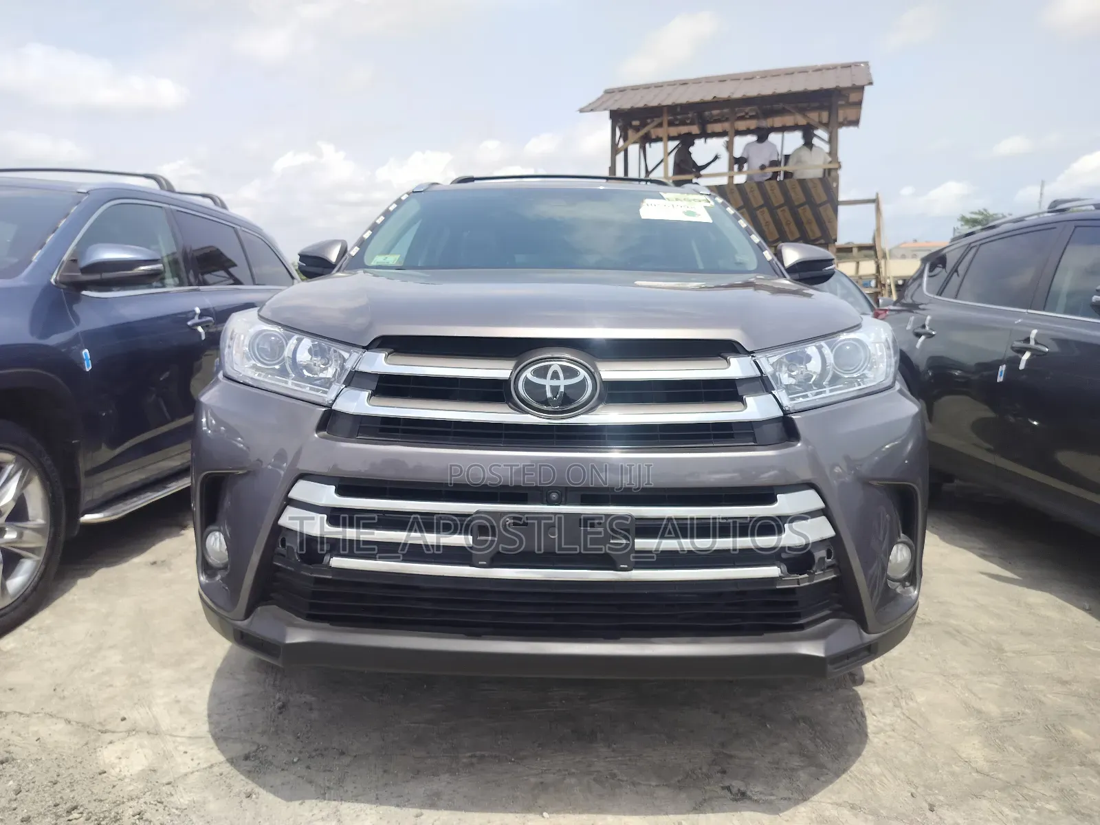 Toyota Highlander XLE 4x4 V6 (3.5L 6cyl 8A) 2018 Gray