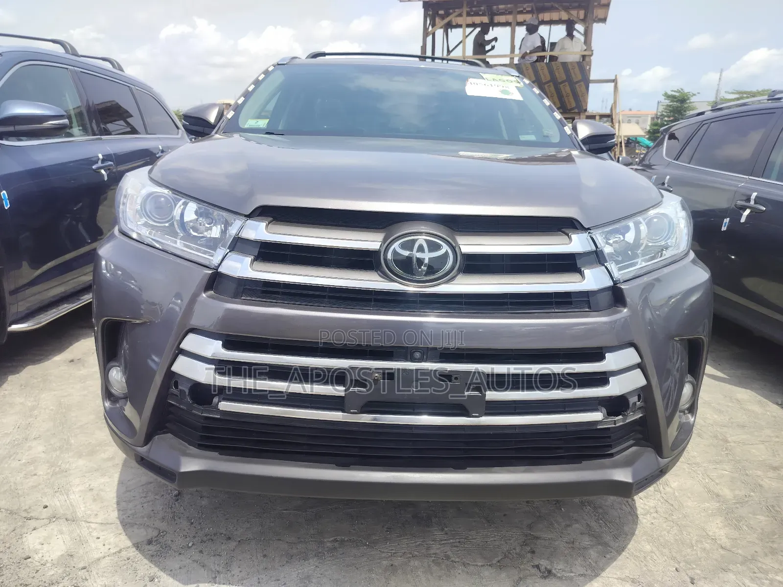 Toyota Highlander XLE 4x4 V6 (3.5L 6cyl 8A) 2018 Gray