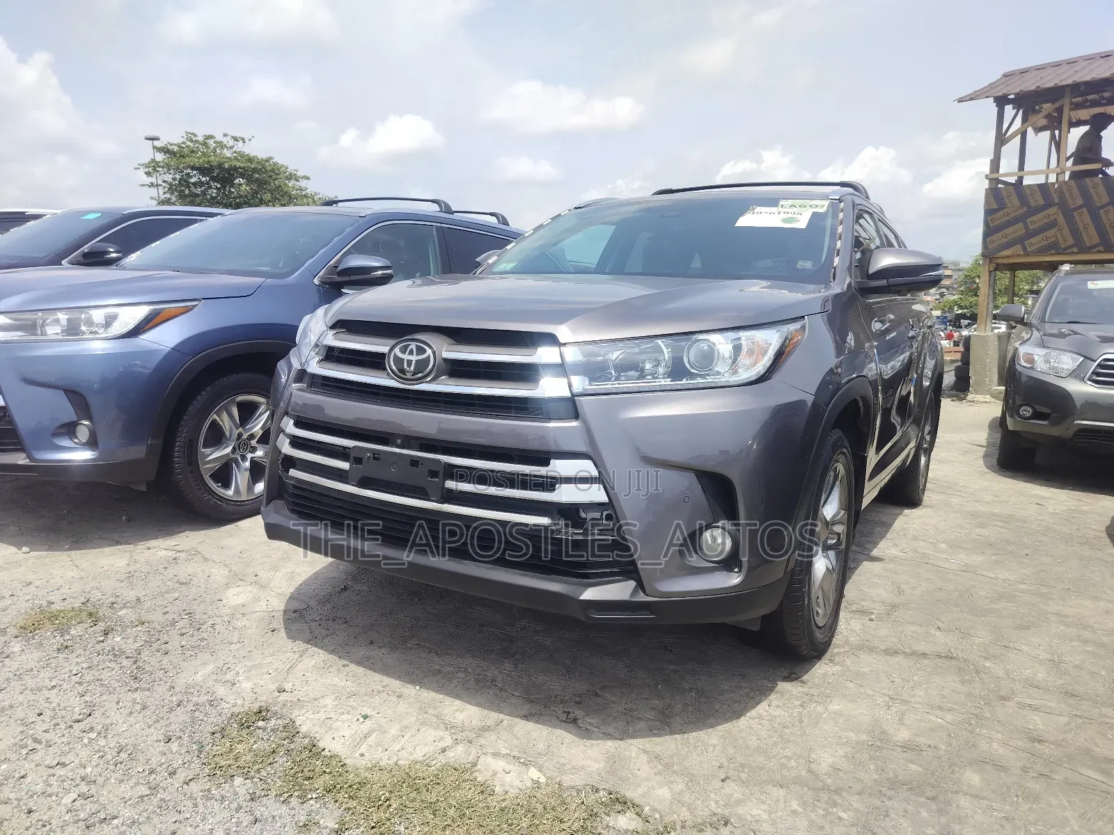 Toyota Highlander XLE 4x4 V6 (3.5L 6cyl 8A) 2018 Gray