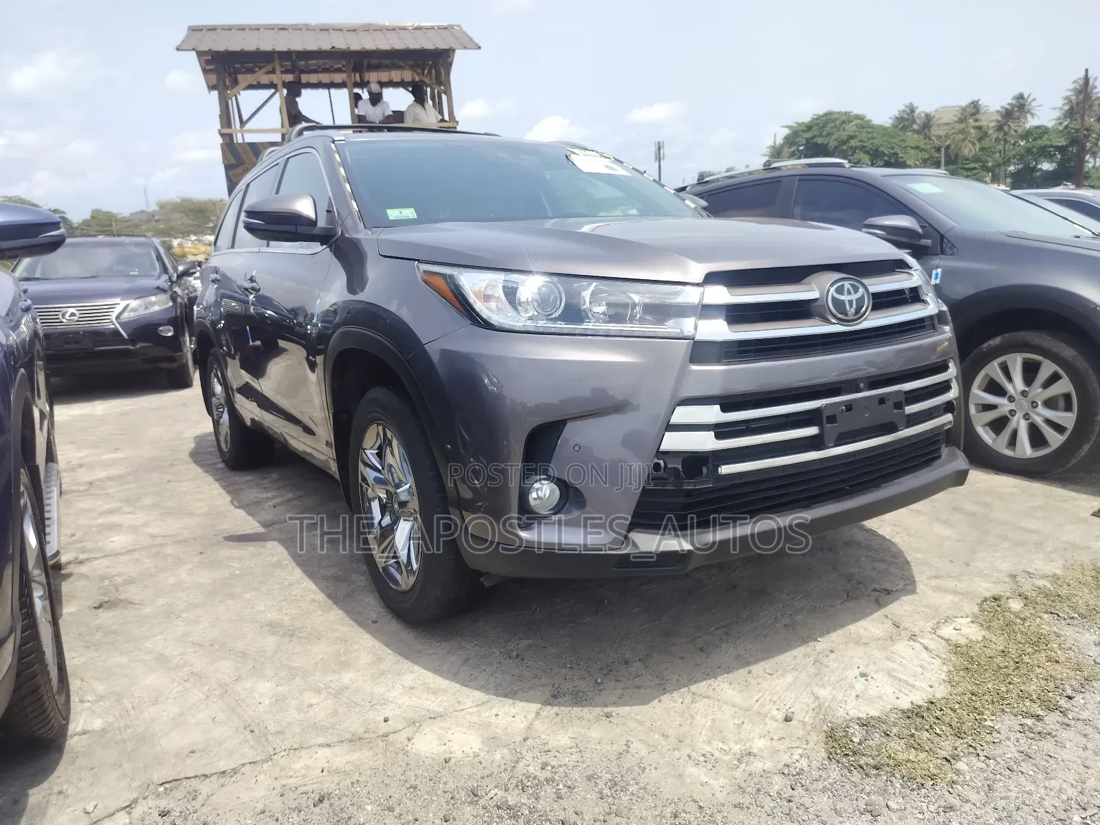 Toyota Highlander XLE 4x4 V6 (3.5L 6cyl 8A) 2018 Gray