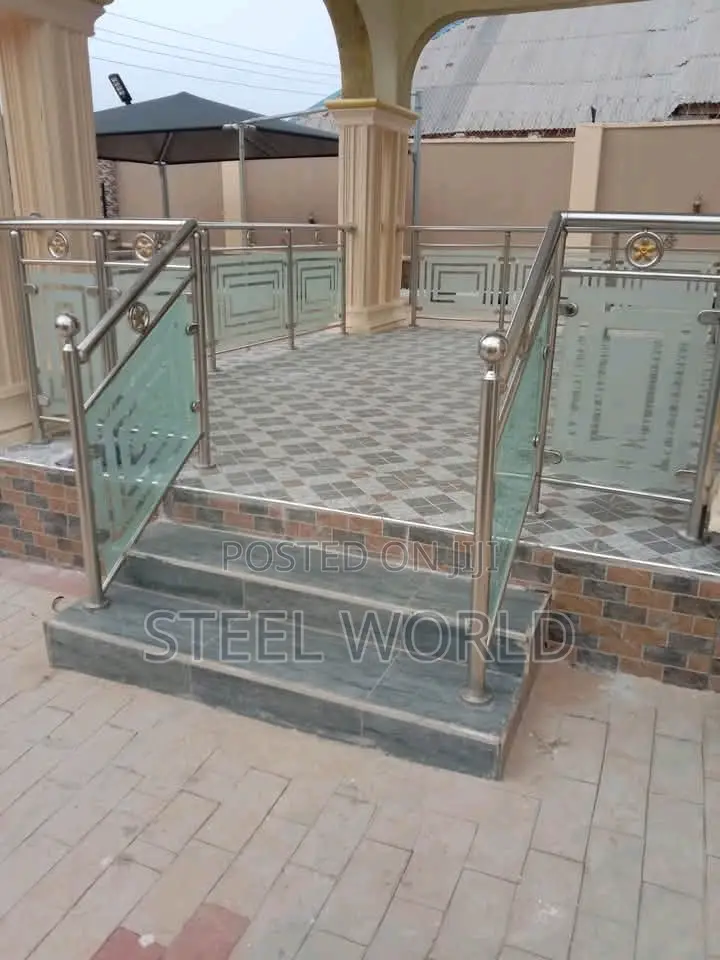 10m Glass Design With Flowers