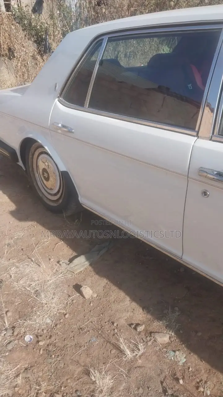 Rolls-Royce Silver Spirit 6.7 RWD 1992 Off white