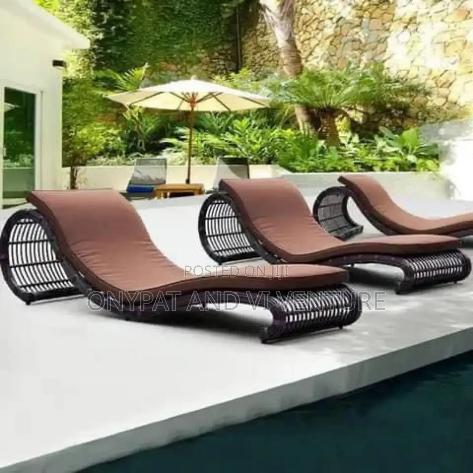 Life Mate Outdoor Pool Bed