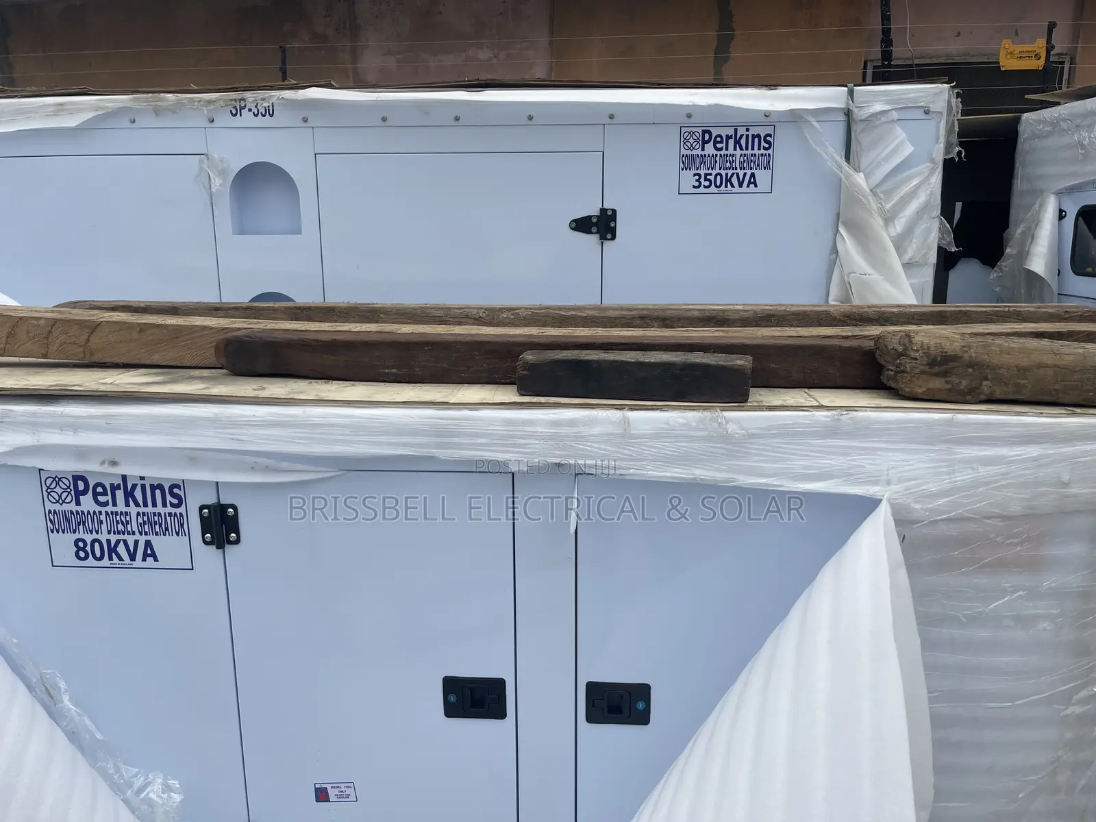 Brilliant England Perkins Soundproof Diesel Generator 350kva