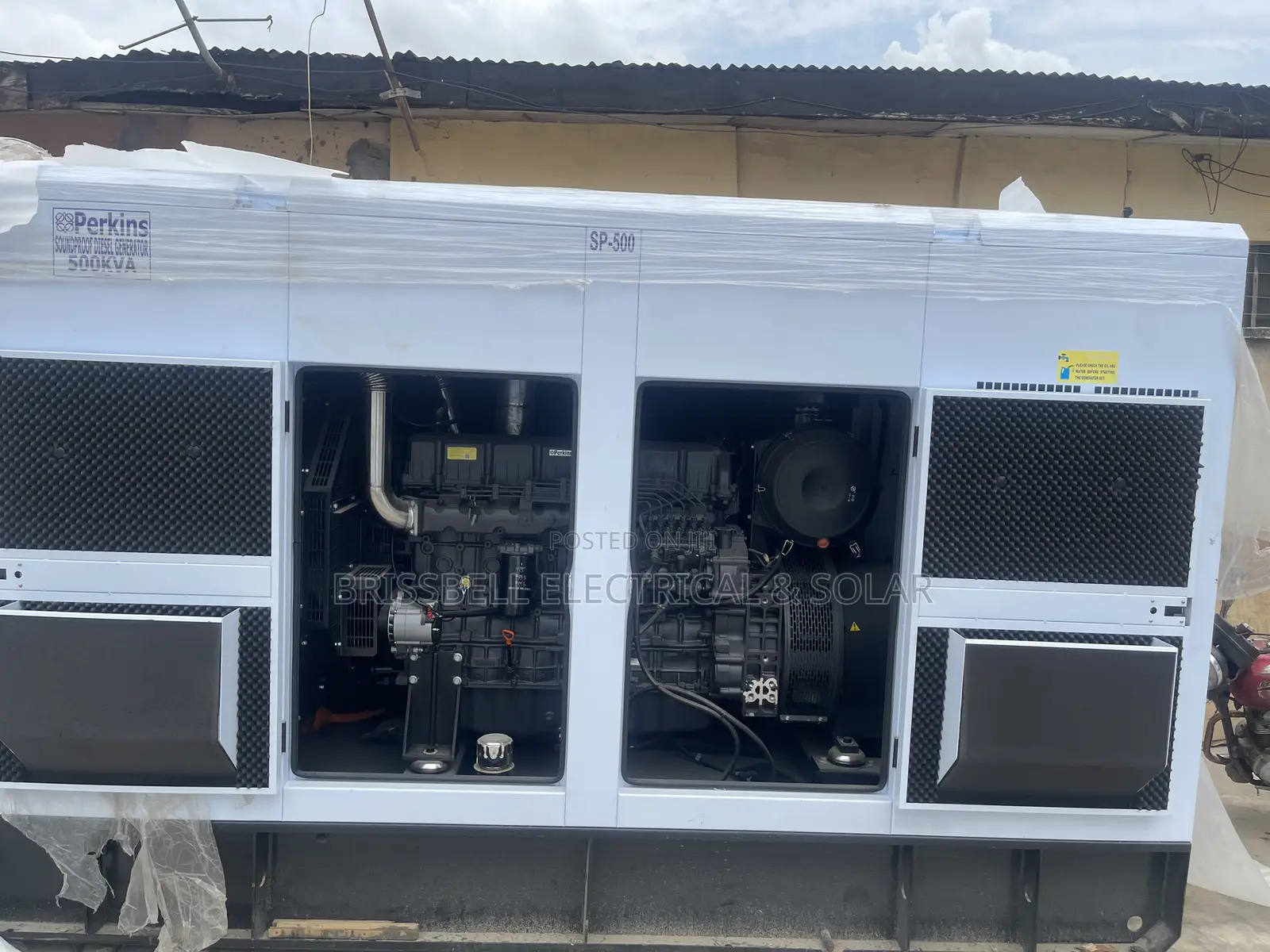 Brilliant England Perkins Soundproof Diesel Generator 500kva