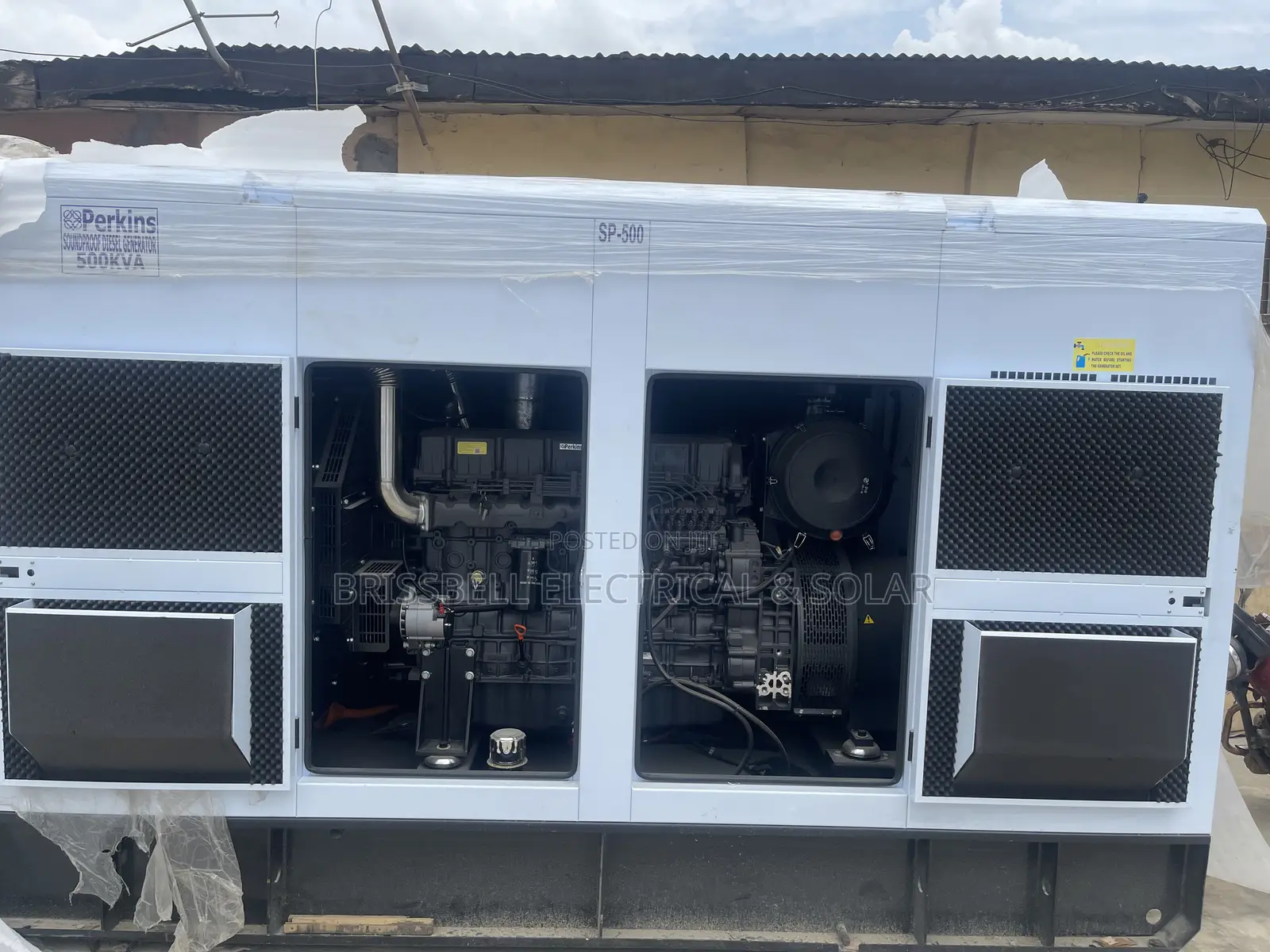 Brilliant England Perkins Soundproof Diesel Generator 500kva
