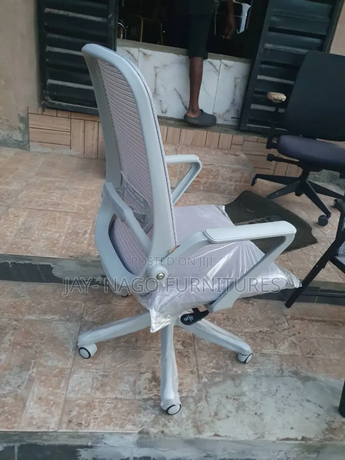 Newly Designed Highly Quality Swivel Office Chair
