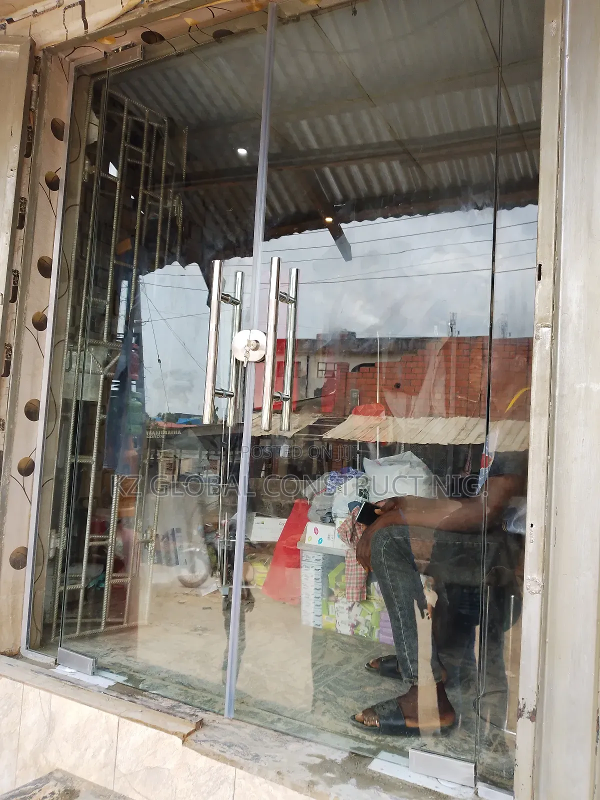 Frameless Double Leaves Swing Door 1