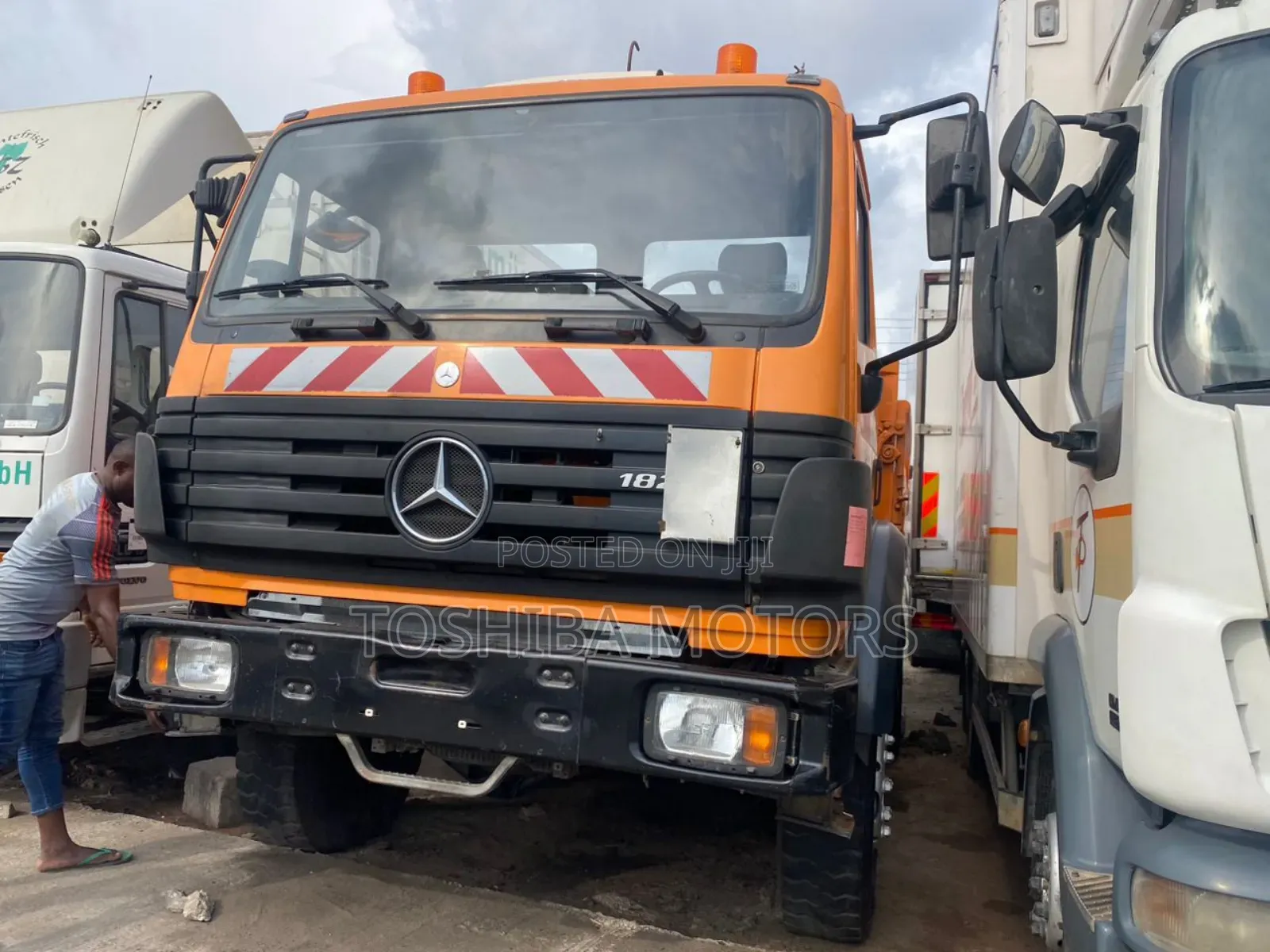 1820 Mercedes Benz Dump Truck