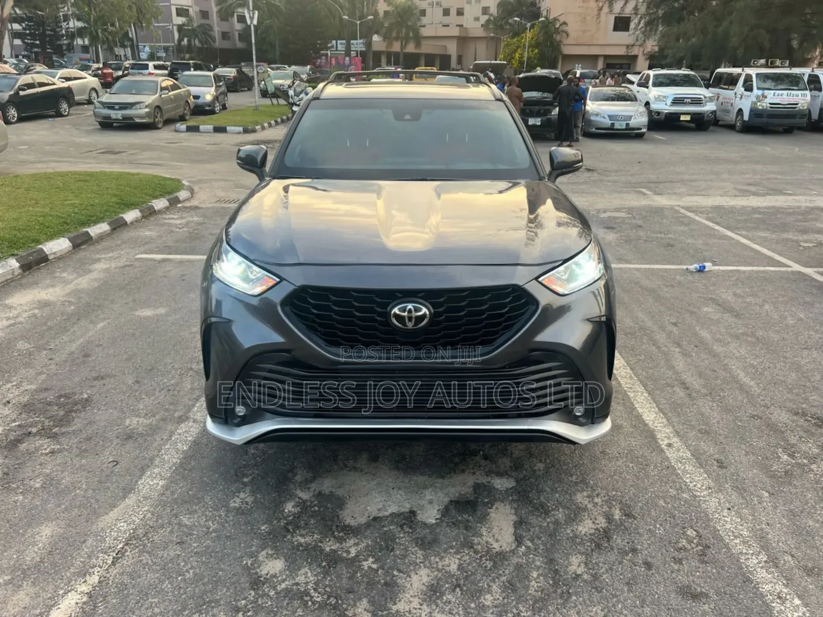 Toyota Highlander XSE 2022 Gray