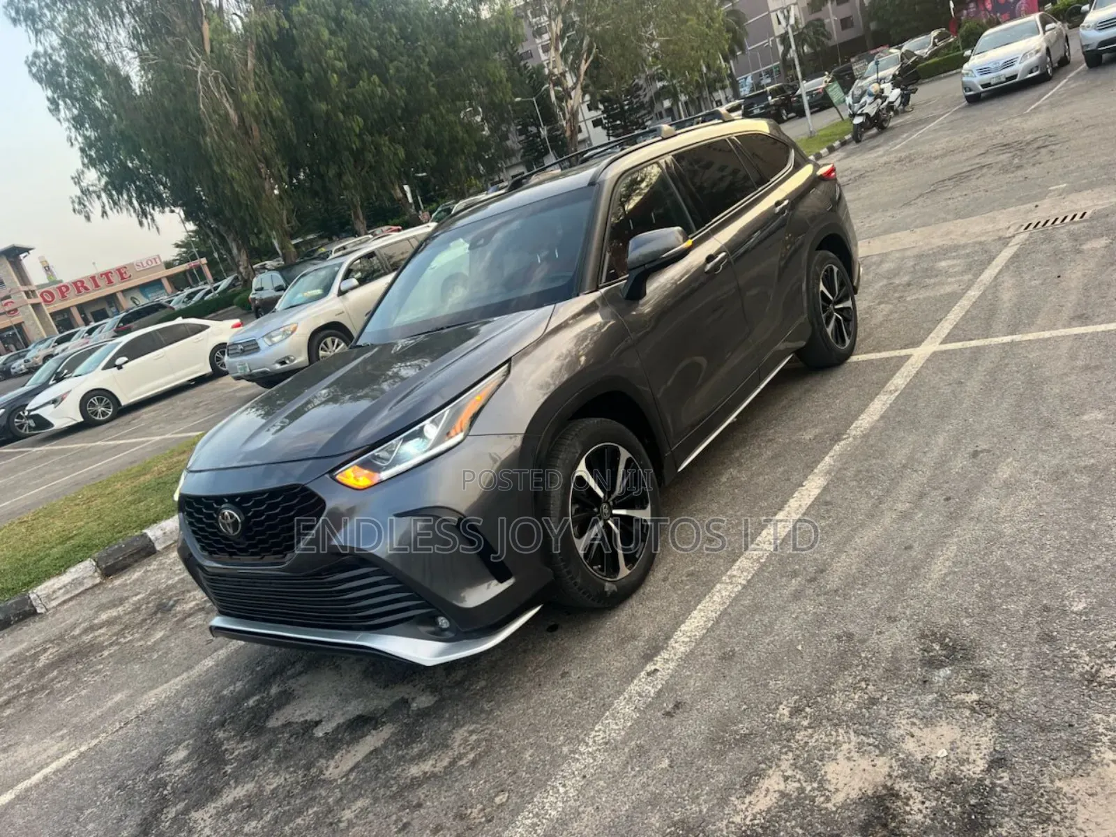 Toyota Highlander XSE 2022 Gray
