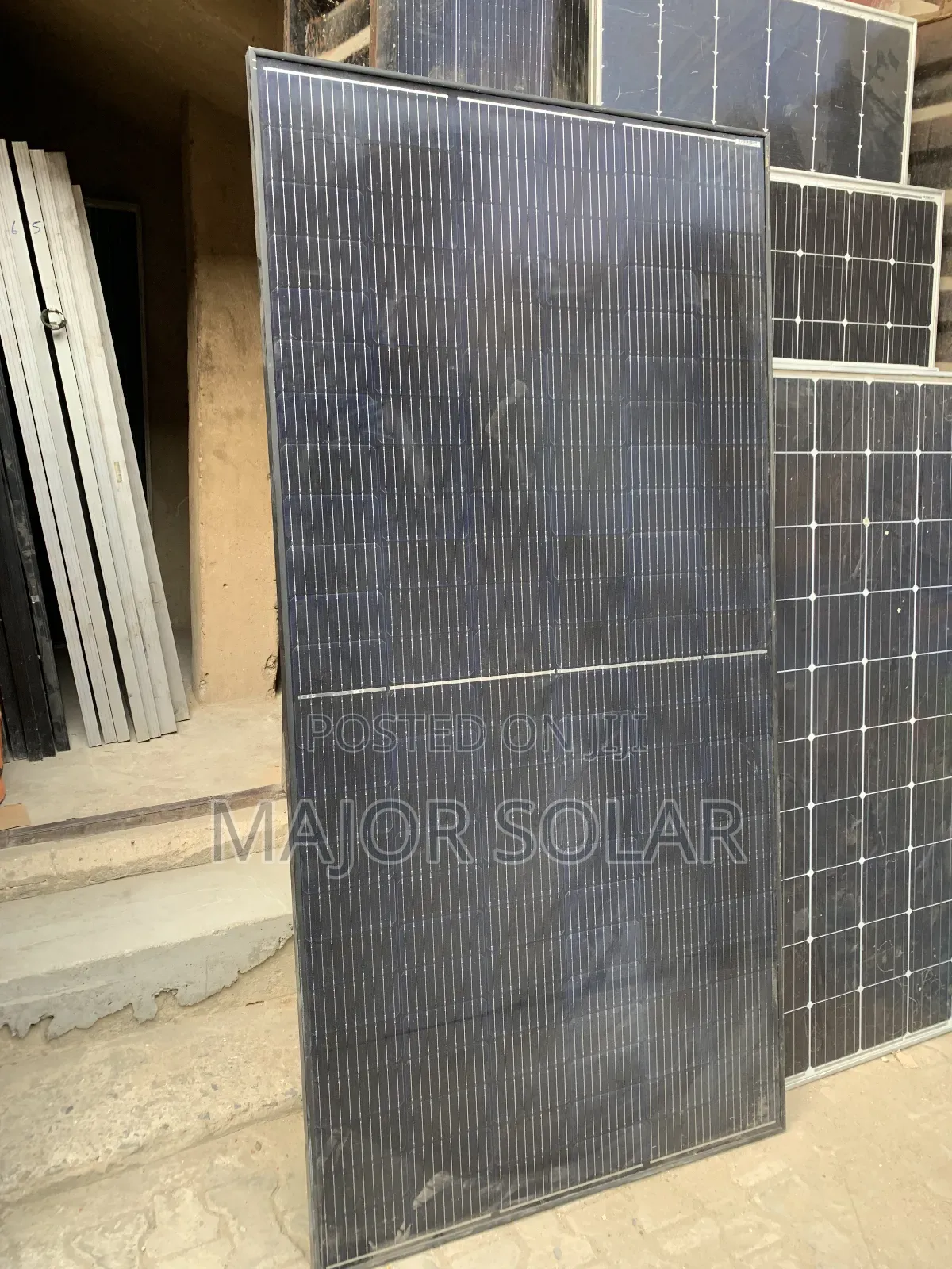 All Black Panel 580 Watts