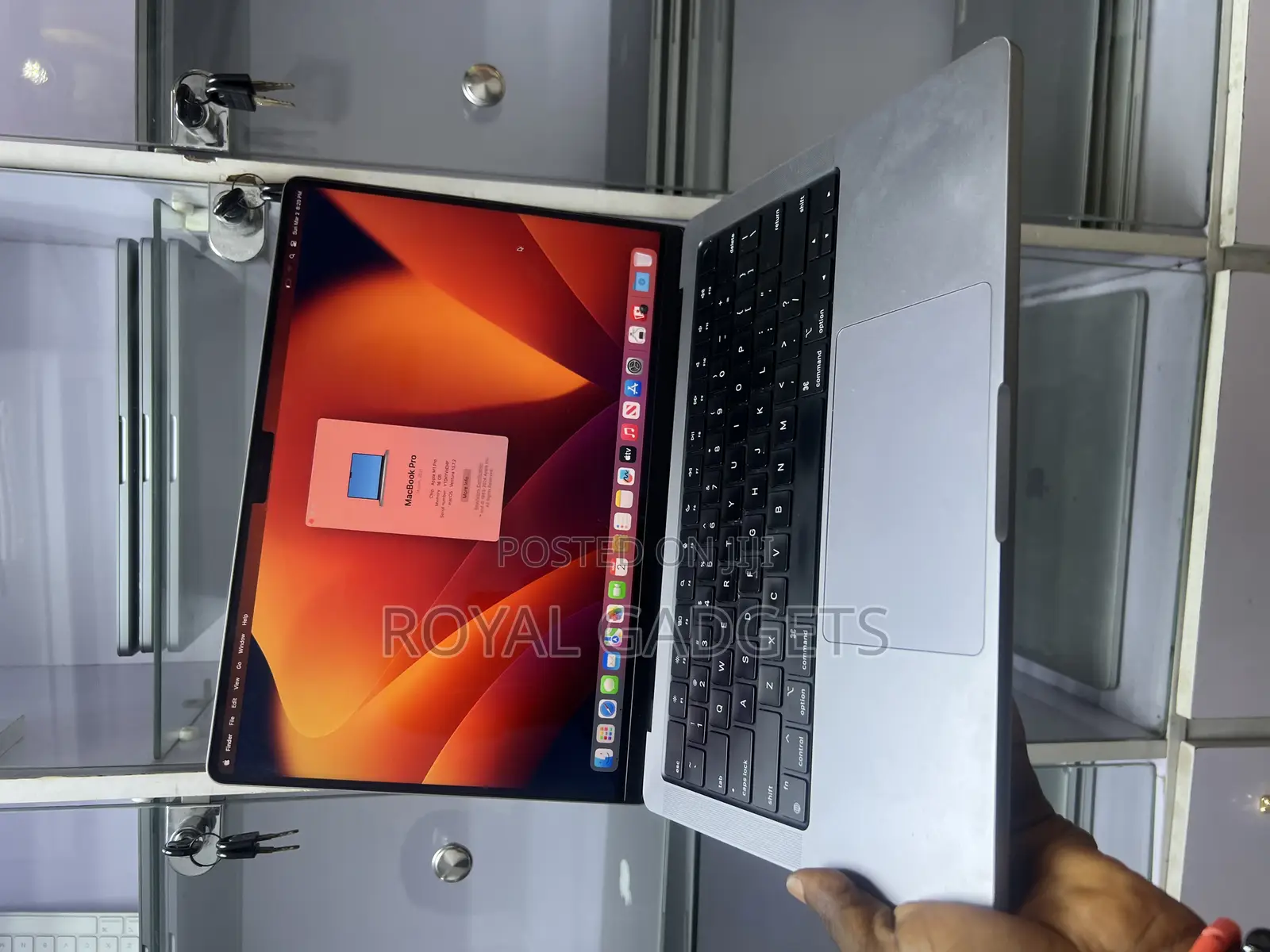 Laptop Apple MacBook Pro 2021 M1 16GB Apple M1 Pro SSD 512GB