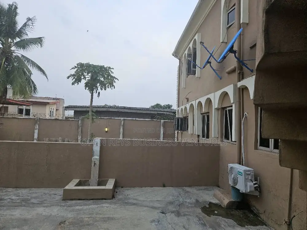 3bdrm House in Oluyole Estate for sale