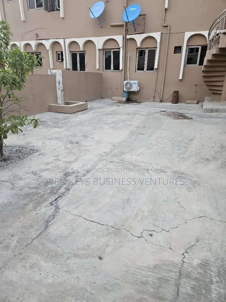 3bdrm House in Oluyole Estate for sale