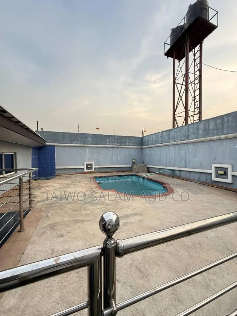 Furnished 5bdrm Duplex in Samonda for sale