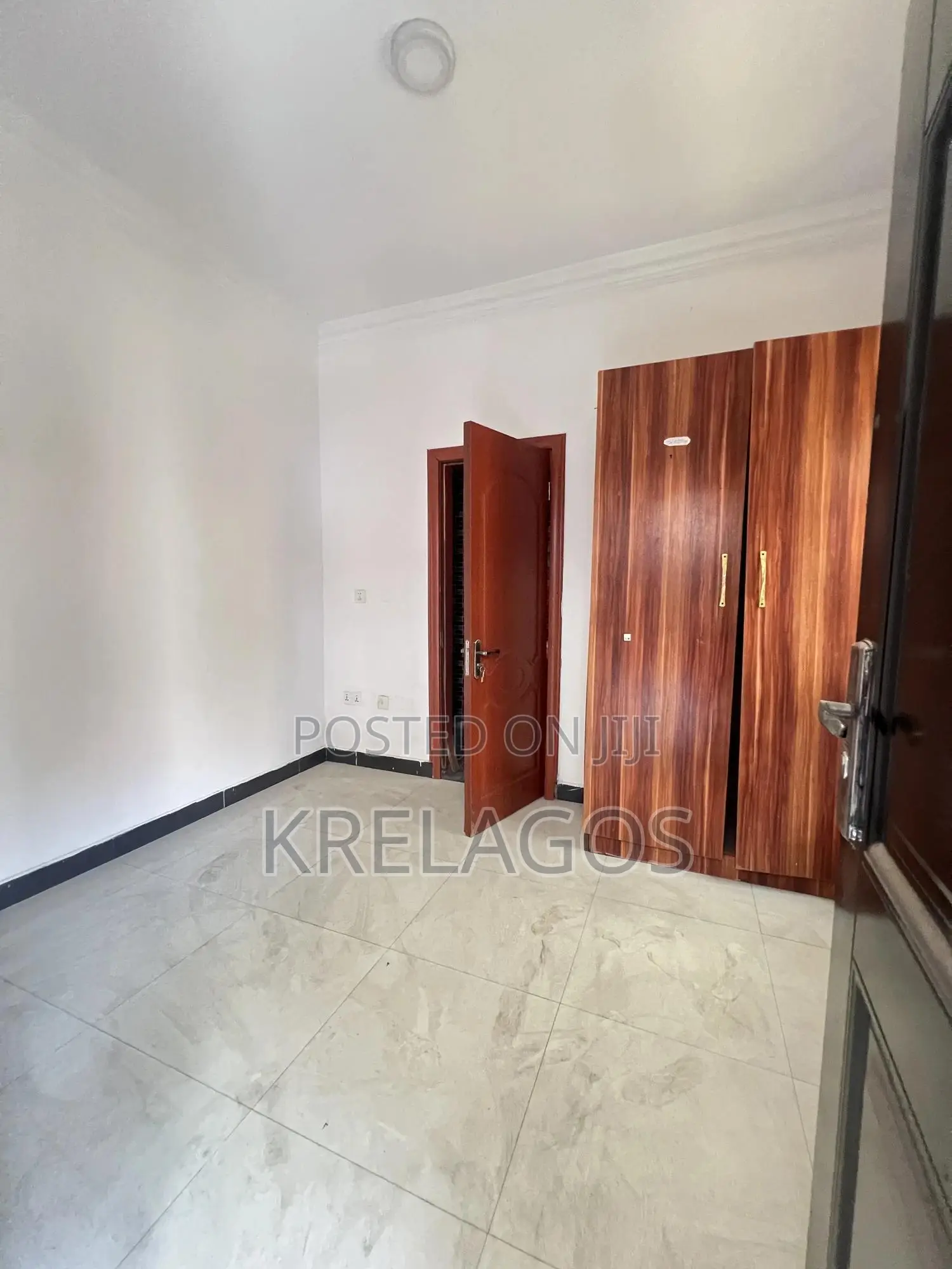3bdrm Apartment in Chevron for sale