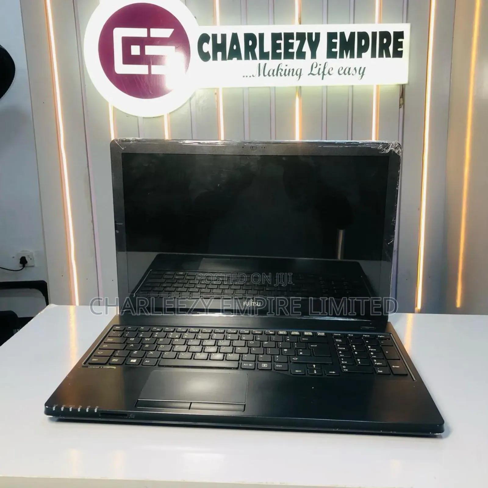 Laptop Fujitsu Lifebook UH572 8GB Intel Core I5 HDD 256GB