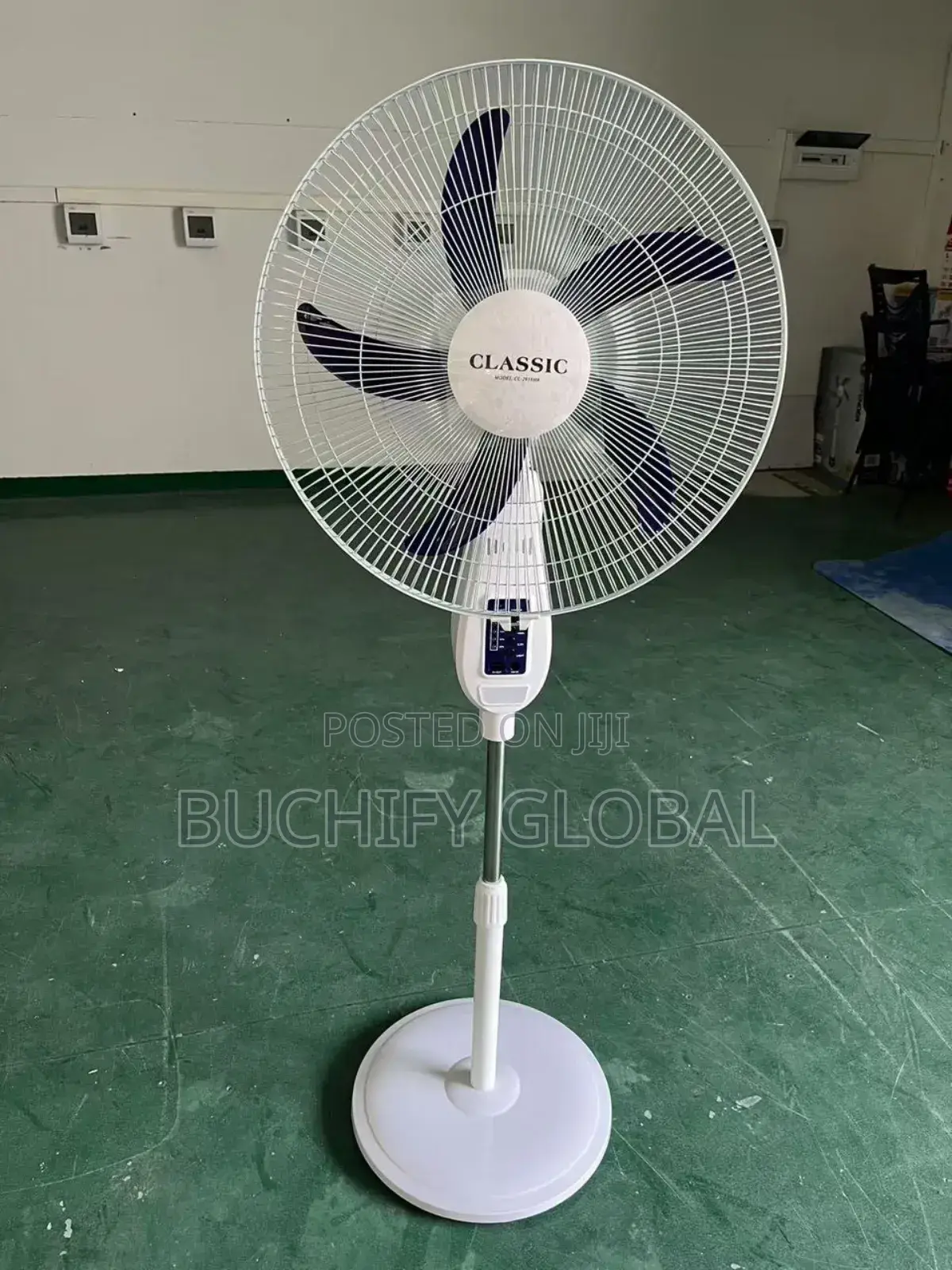 Classic Rechargeable Fan 18 Inches