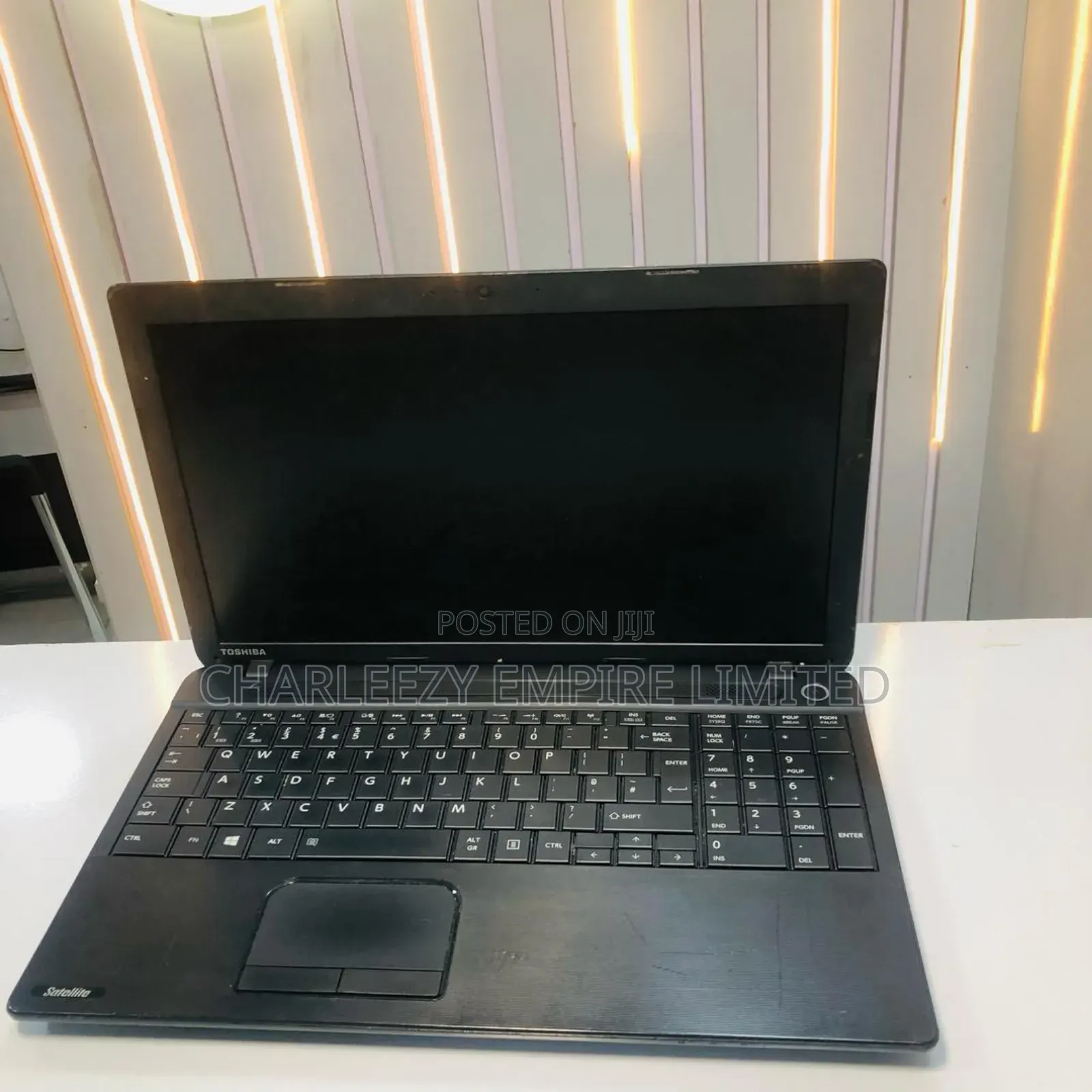Laptop Toshiba Satellite C850 4GB Intel Pentium HDD 160GB
