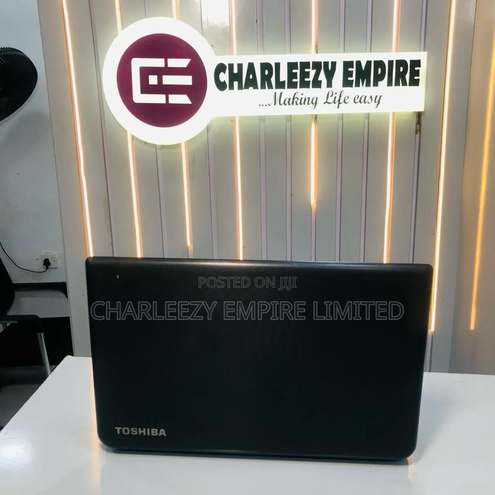 Laptop Toshiba Satellite C850 4GB Intel Pentium HDD 160GB