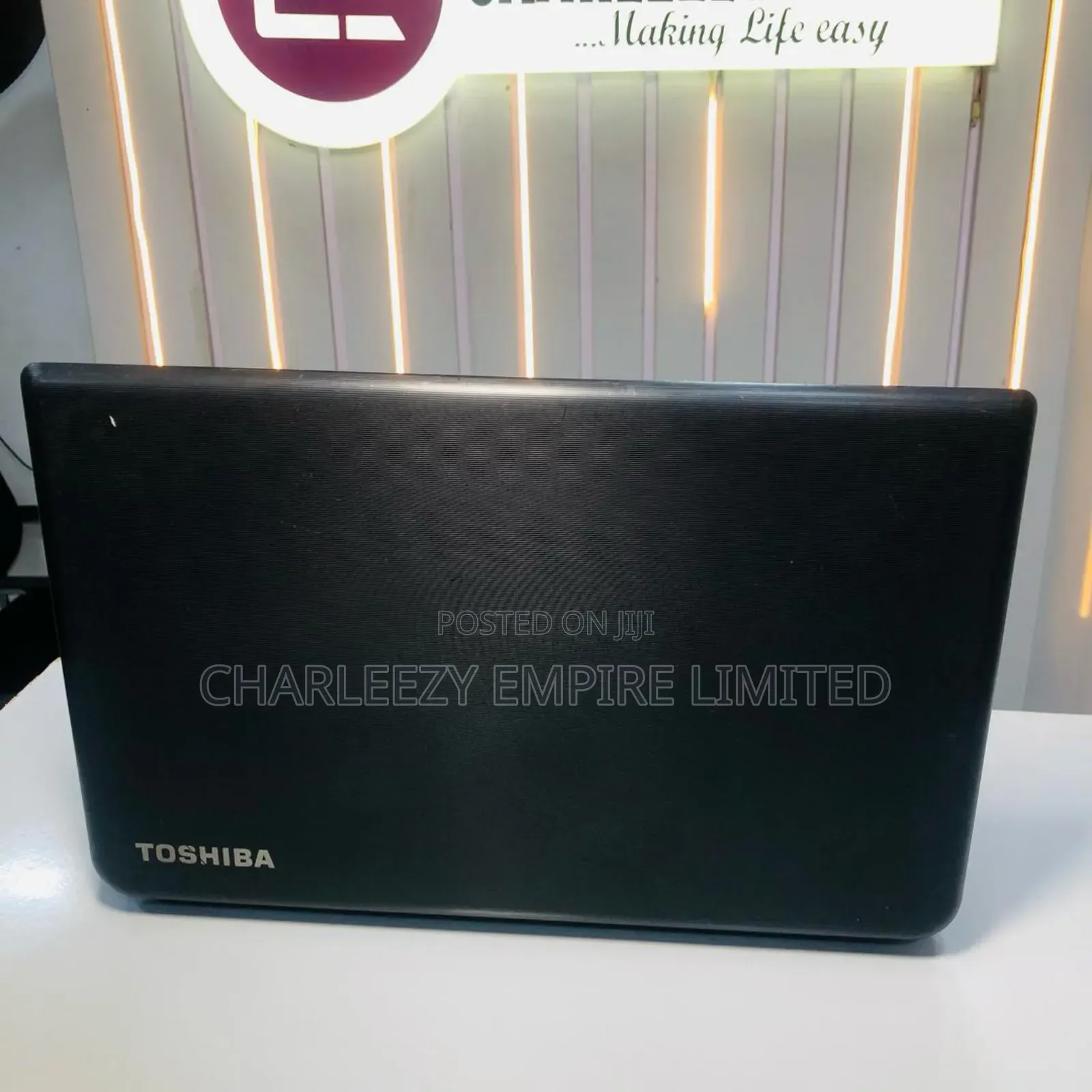 Laptop Toshiba Satellite C850 4GB Intel Pentium HDD 160GB