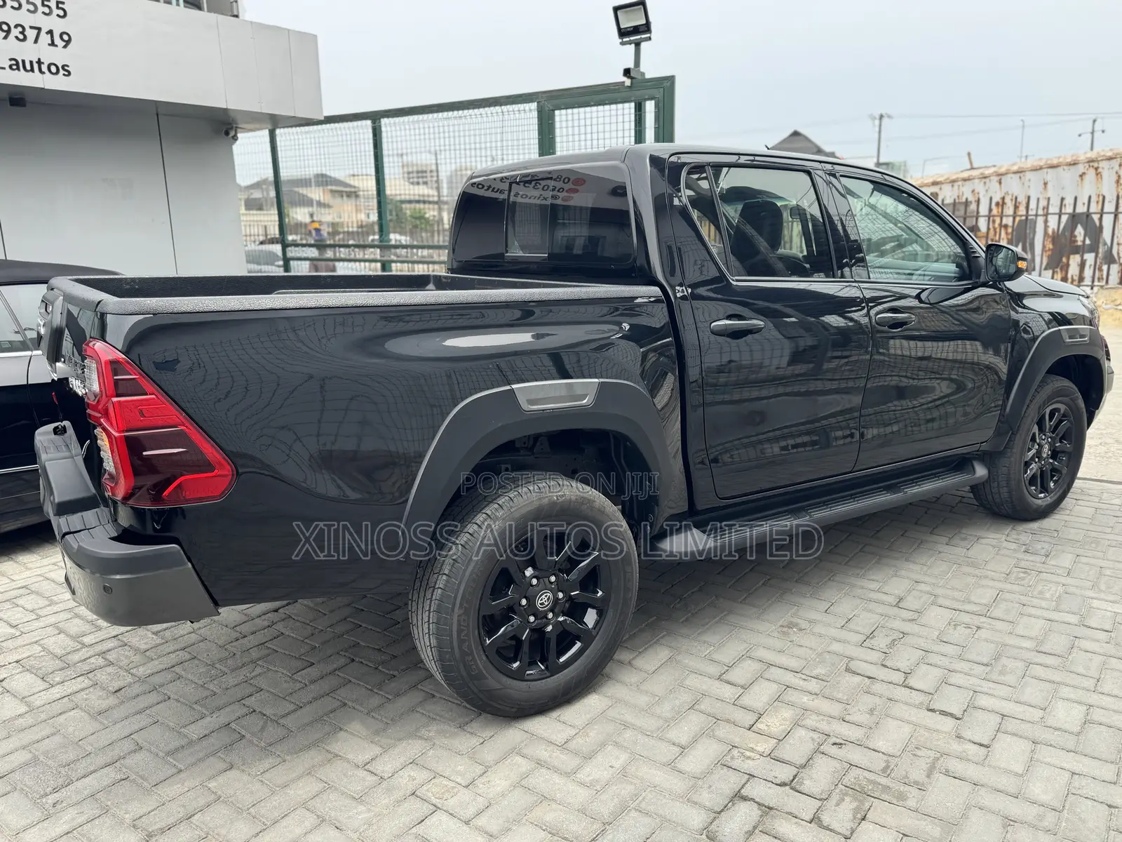 Toyota Hilux 2021 Black